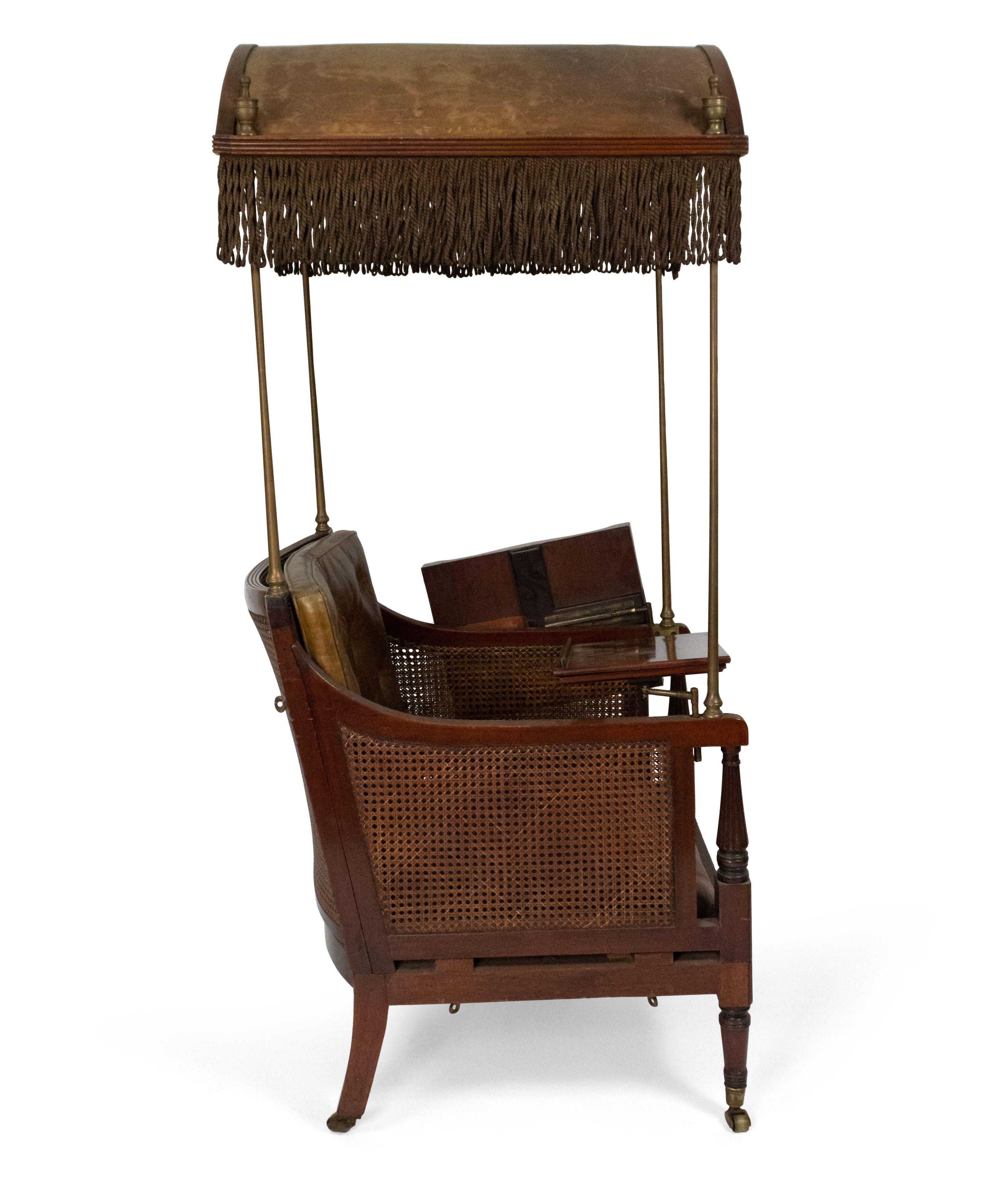 Fauteuil de bibliothèque à baldaquin de style Régence anglaise Bon état - En vente à Queens, NY