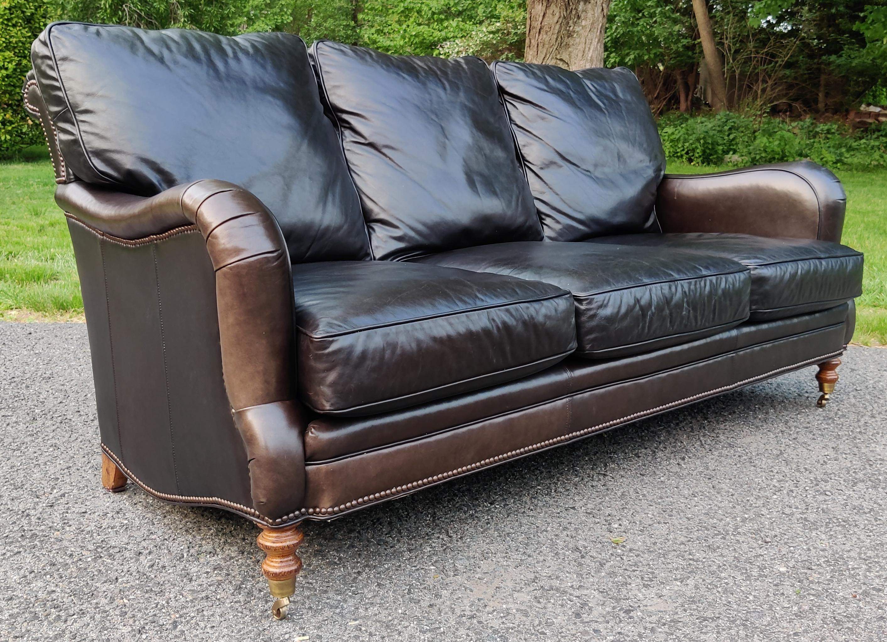 English Regency 3-Seater 'Espresso' Leather & Brass Sofa, Style of George Smith In Good Condition For Sale In Philadelphia, PA