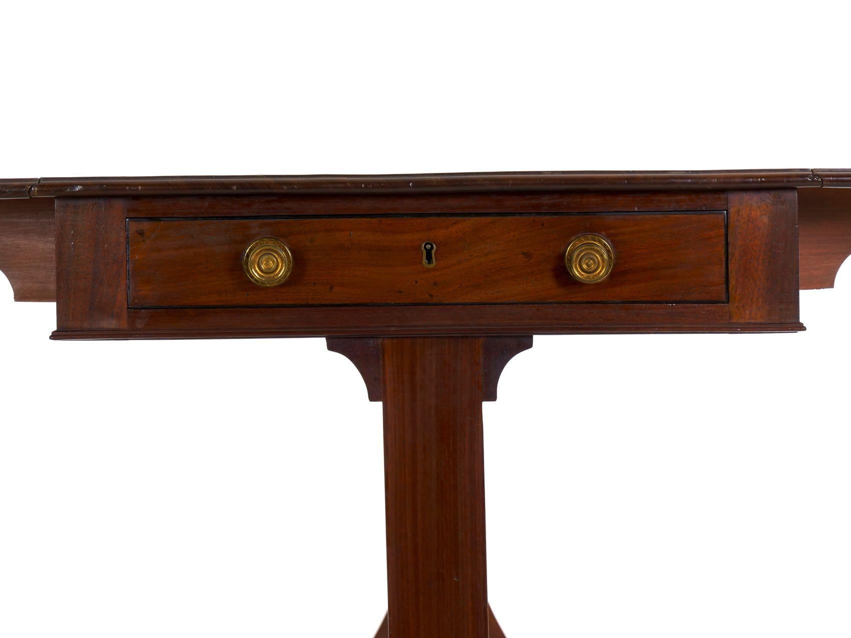 English Regency Antique Mahogany Sofa Accent Table, circa 1815 4