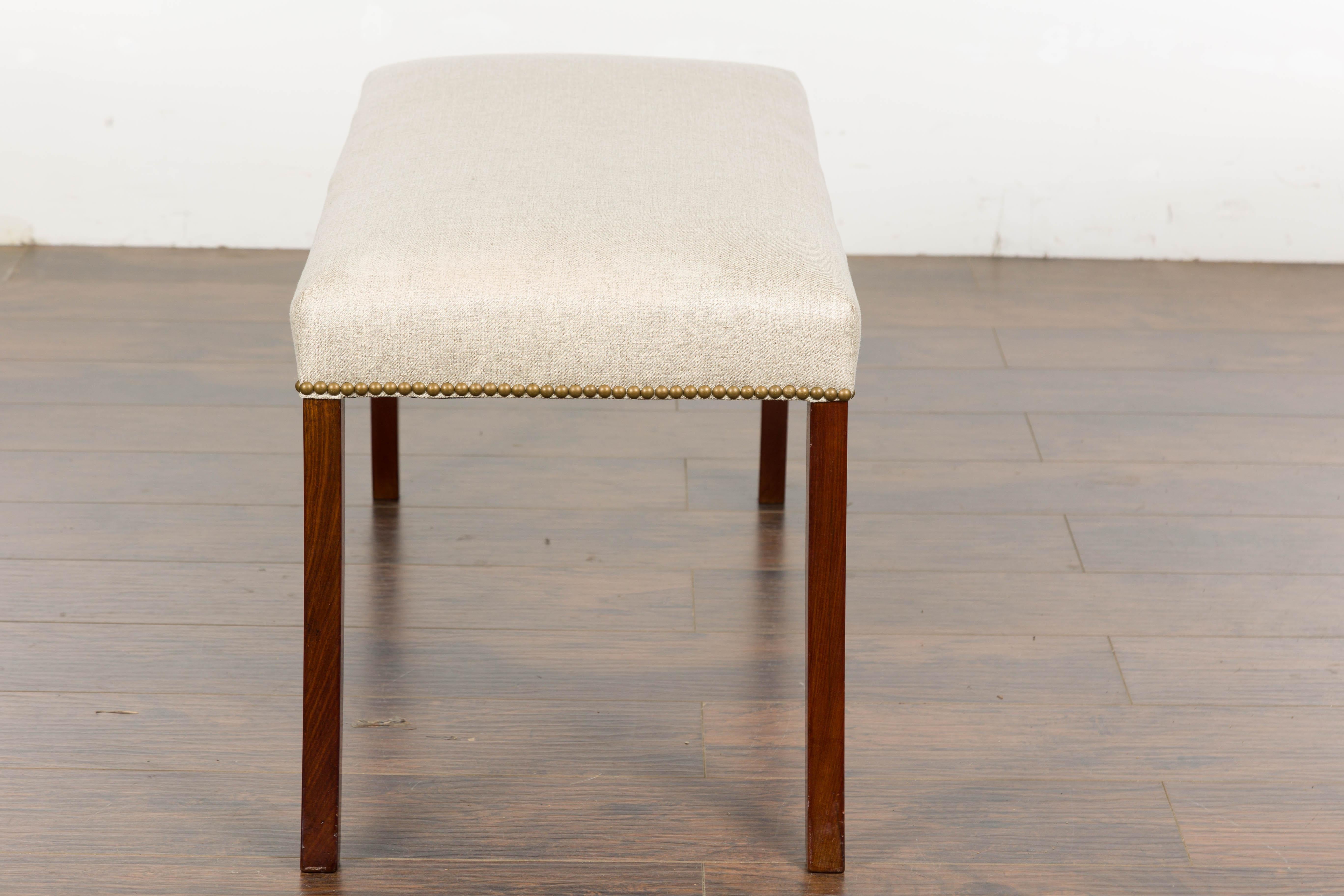 Panca Regency inglese con gambe a sciabola e rivestimento in lino personalizzato in vendita 7