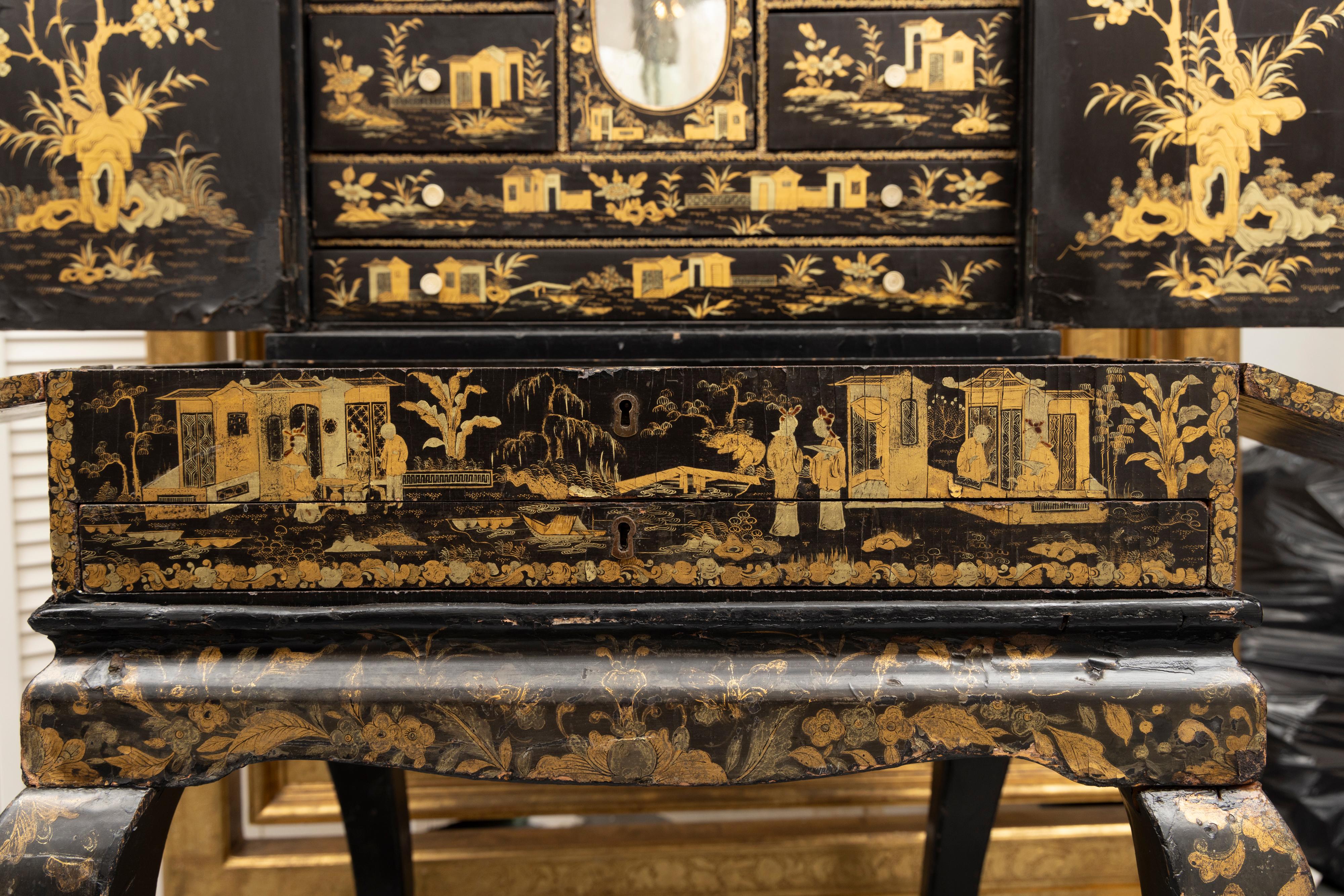 Armoire de style Régence anglaise laquée noire avec chinoiseries dorées dans l'ensemble, vers1820 en vente 3