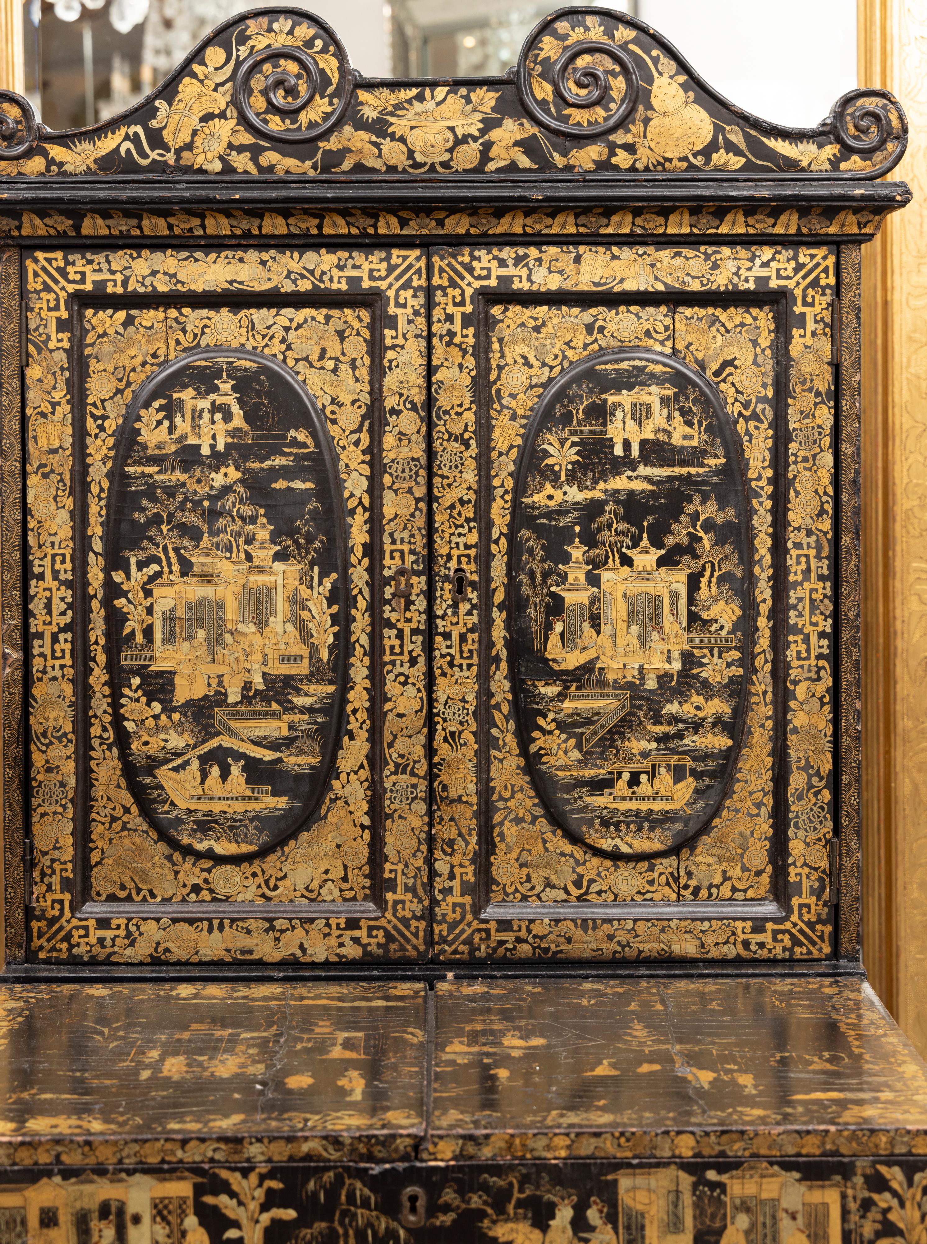Armoire de style Régence anglaise laquée noire avec chinoiseries dorées dans l'ensemble, vers1820 Bon état - En vente à WEST PALM BEACH, FL