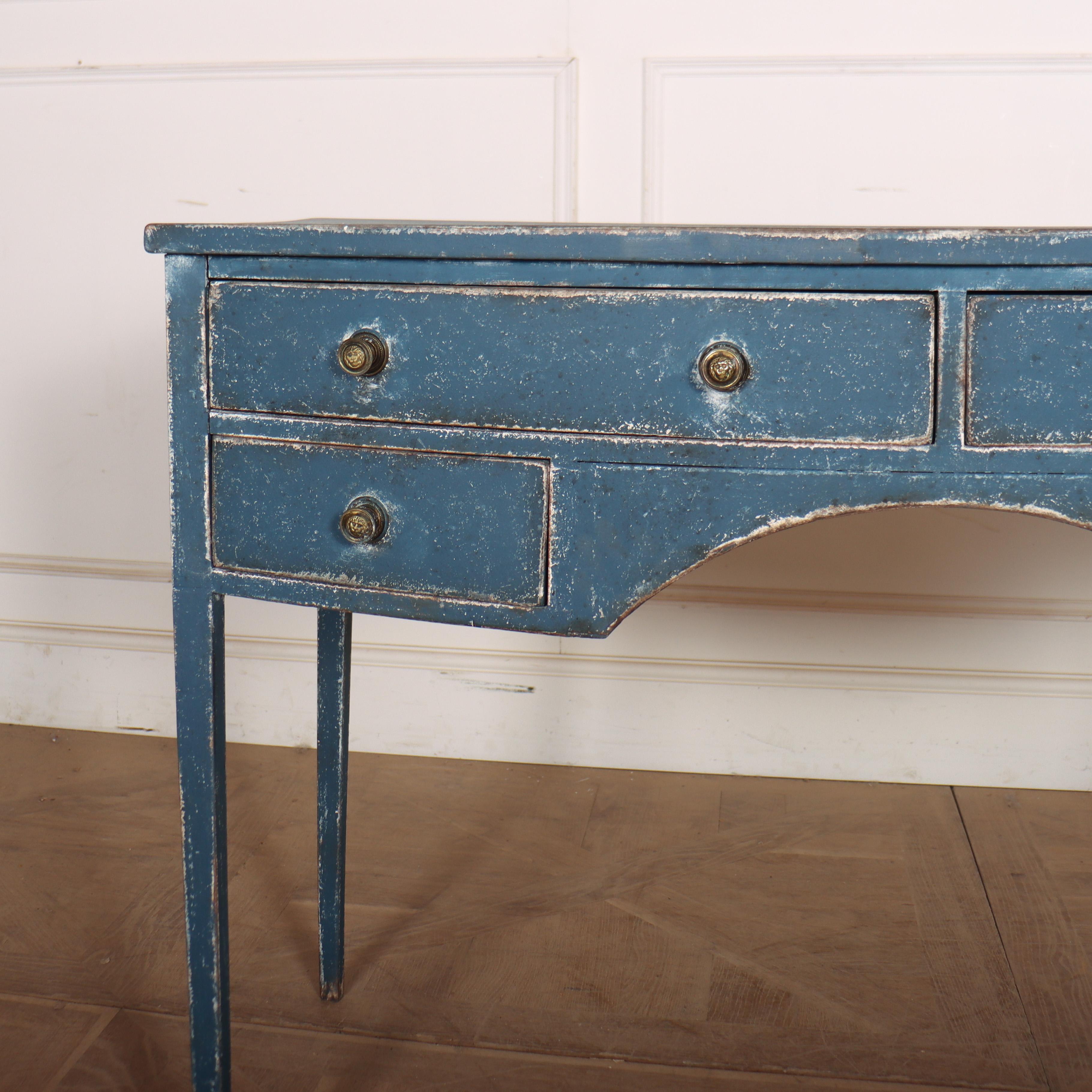 Pretty early 19th century English regency bow front painted pine desk. 1820. 

Kneehole height: 25-inches (64cm)


Code: 9079

Dimensions:
W: 44