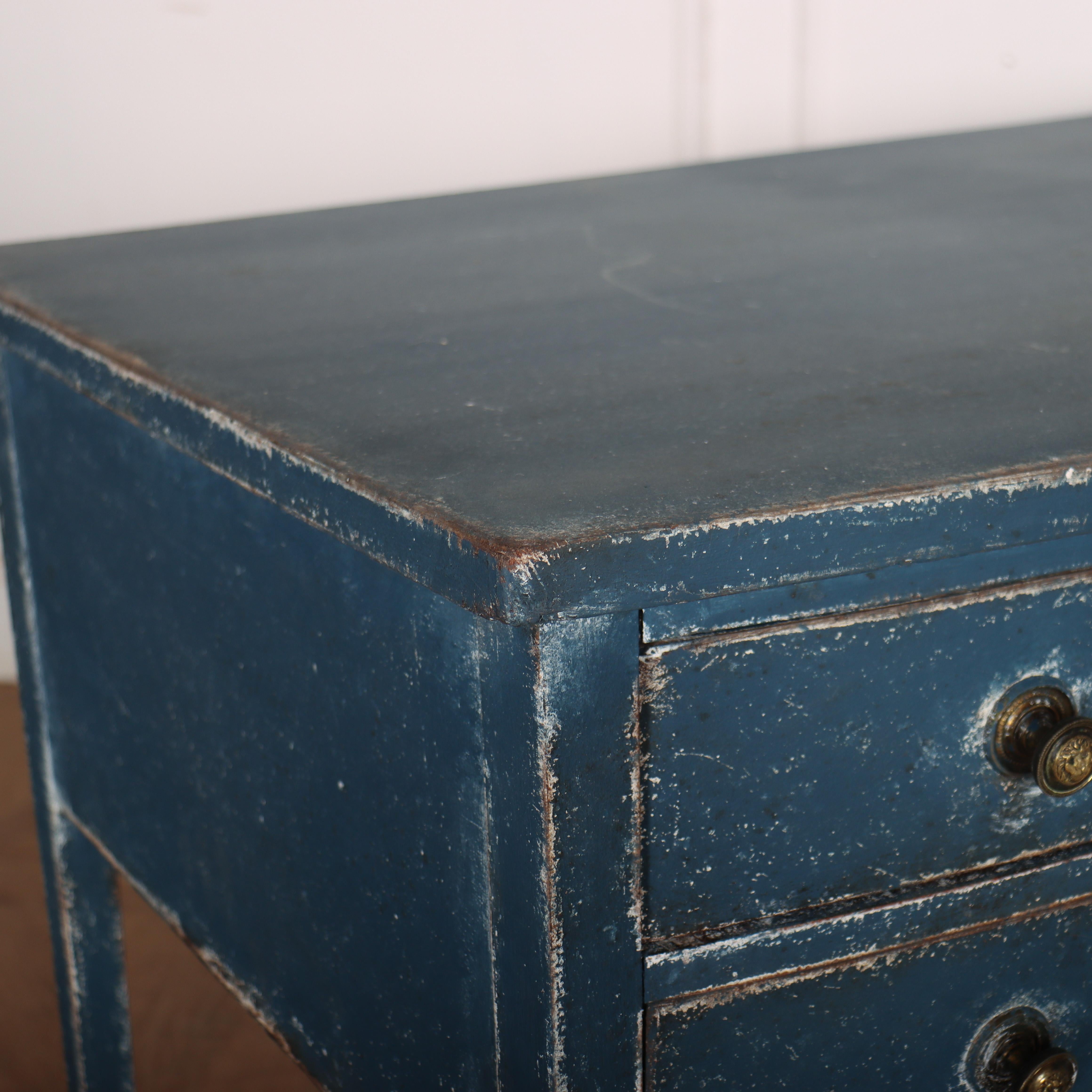 English Regency Bow Front Desk In Good Condition For Sale In Leamington Spa, Warwickshire