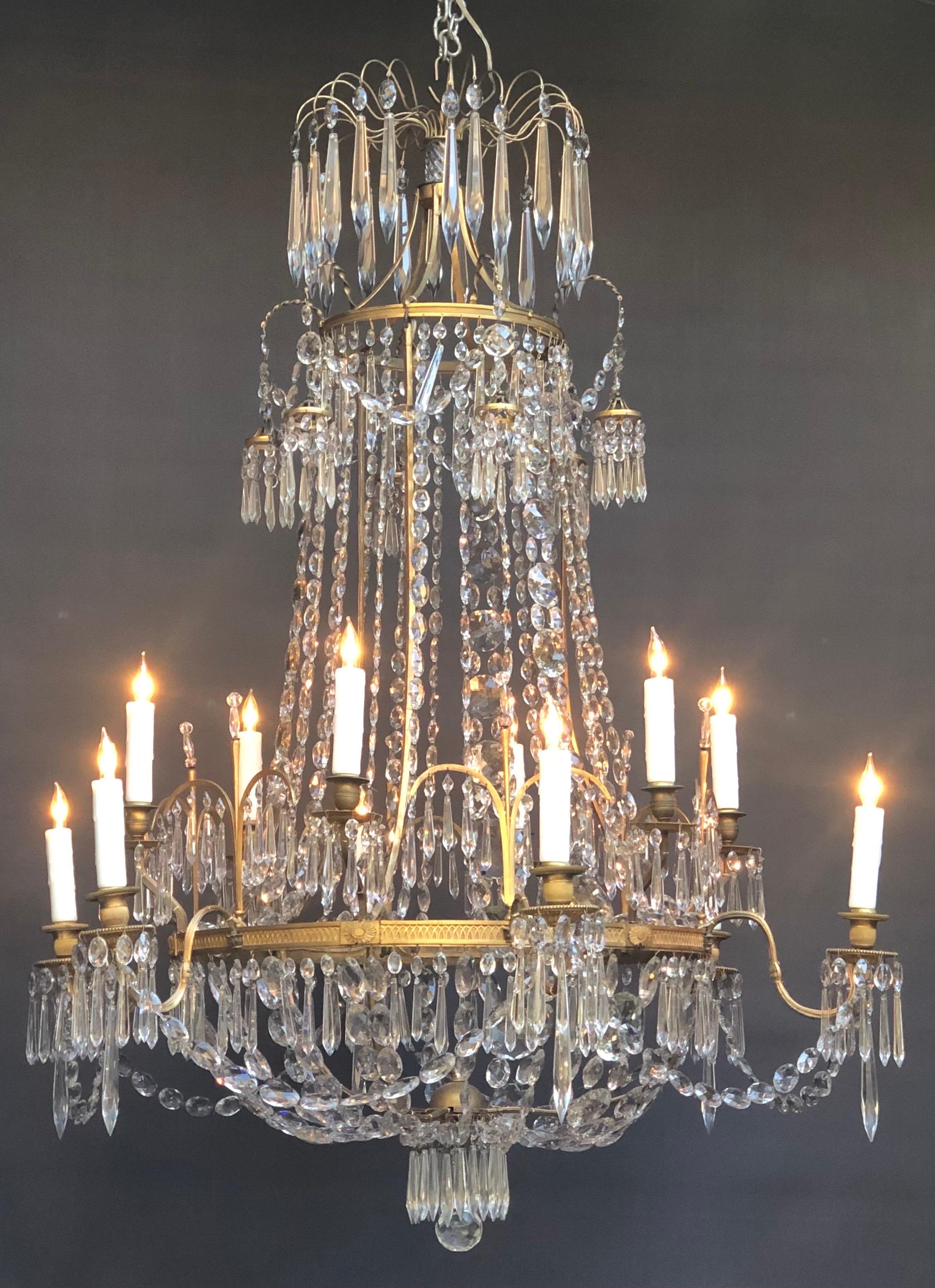 English Regency Brass And Crystal Twelve Candle Chandelier In Good Condition In Charleston, SC