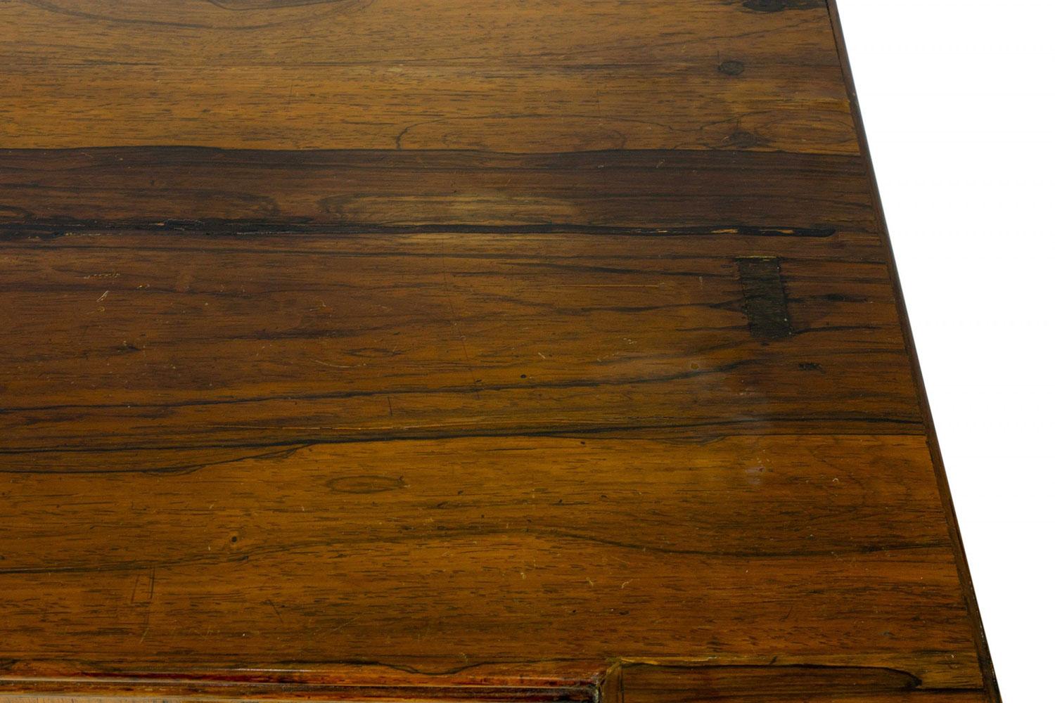 Mobile laterale in palissandro intarsiato in ottone della Reggenza inglese in vendita 3