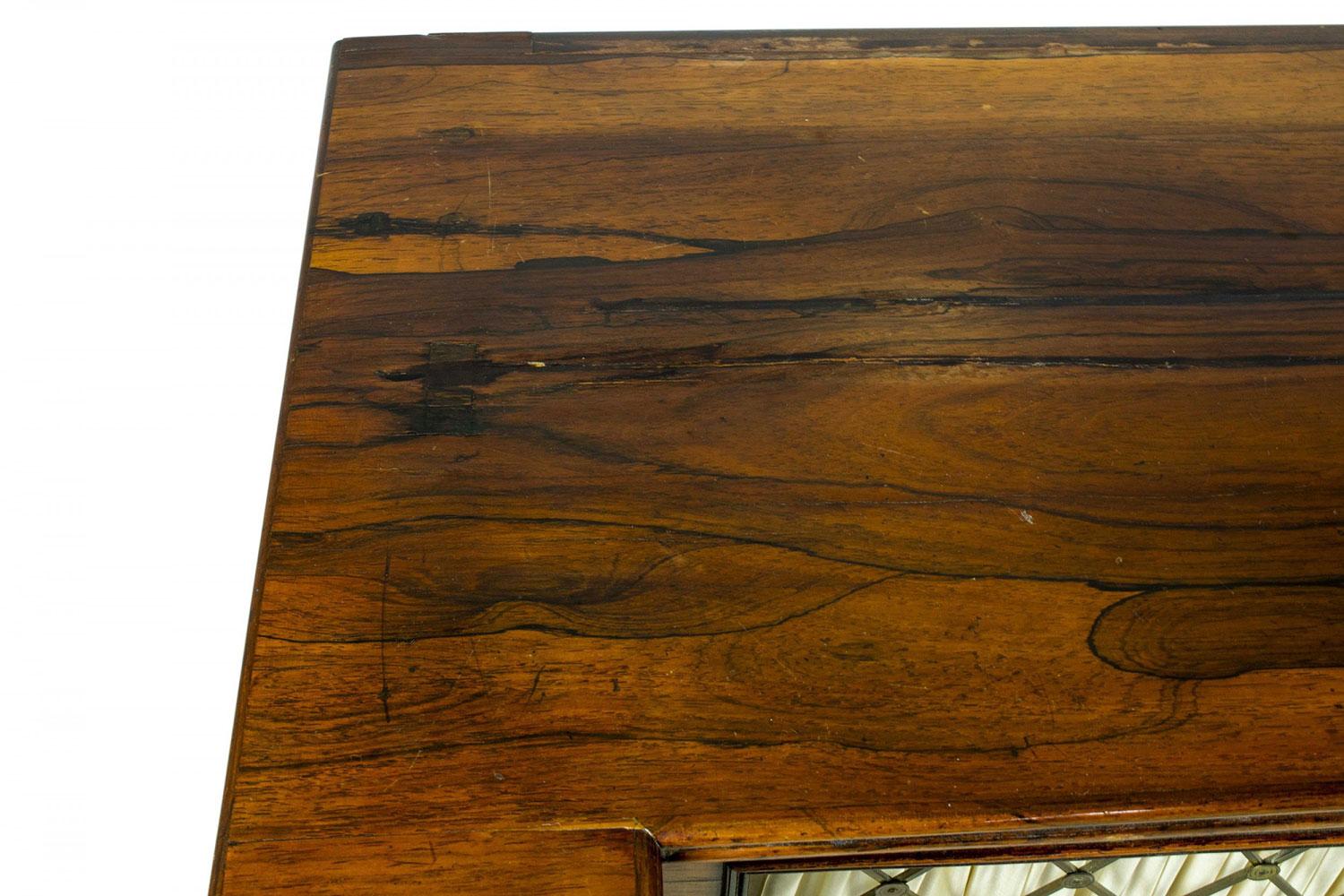 Mobile laterale in palissandro intarsiato in ottone della Reggenza inglese in vendita 5