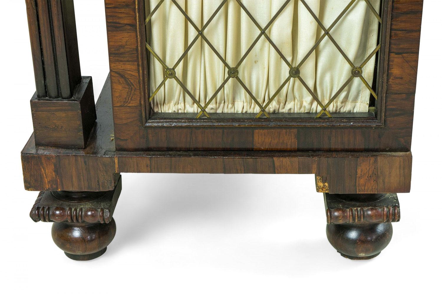 Mobile laterale in palissandro intarsiato in ottone della Reggenza inglese in vendita 7