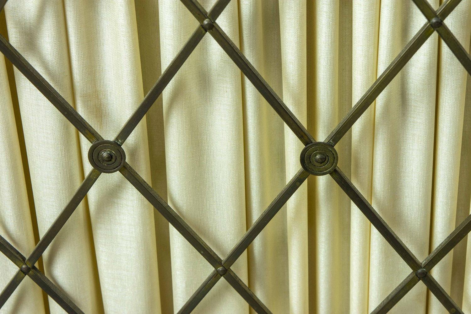 Mobile laterale in palissandro intarsiato in ottone della Reggenza inglese in vendita 9