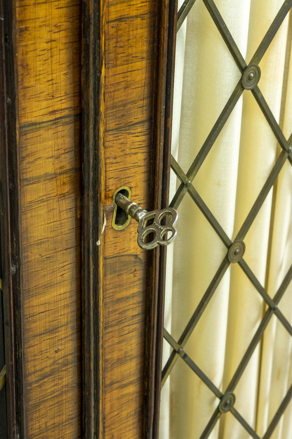 XIX secolo Mobile laterale in palissandro intarsiato in ottone della Reggenza inglese in vendita