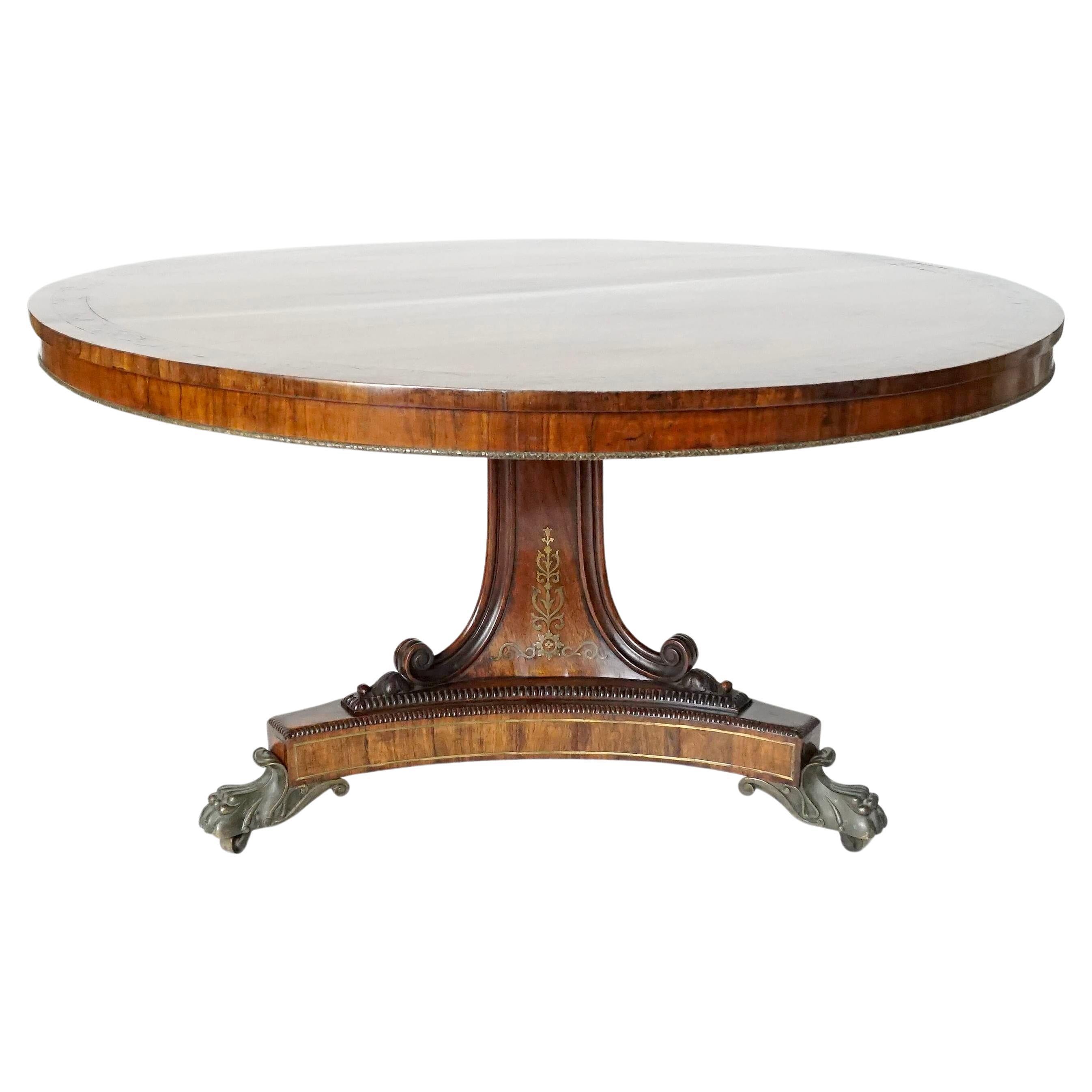 Table centrale de style Régence anglaise à plateau basculant en bois de rose incrusté de laiton, vers 1820 en vente