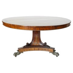 Table centrale de style Régence anglaise à plateau basculant en bois de rose incrusté de laiton, vers 1820