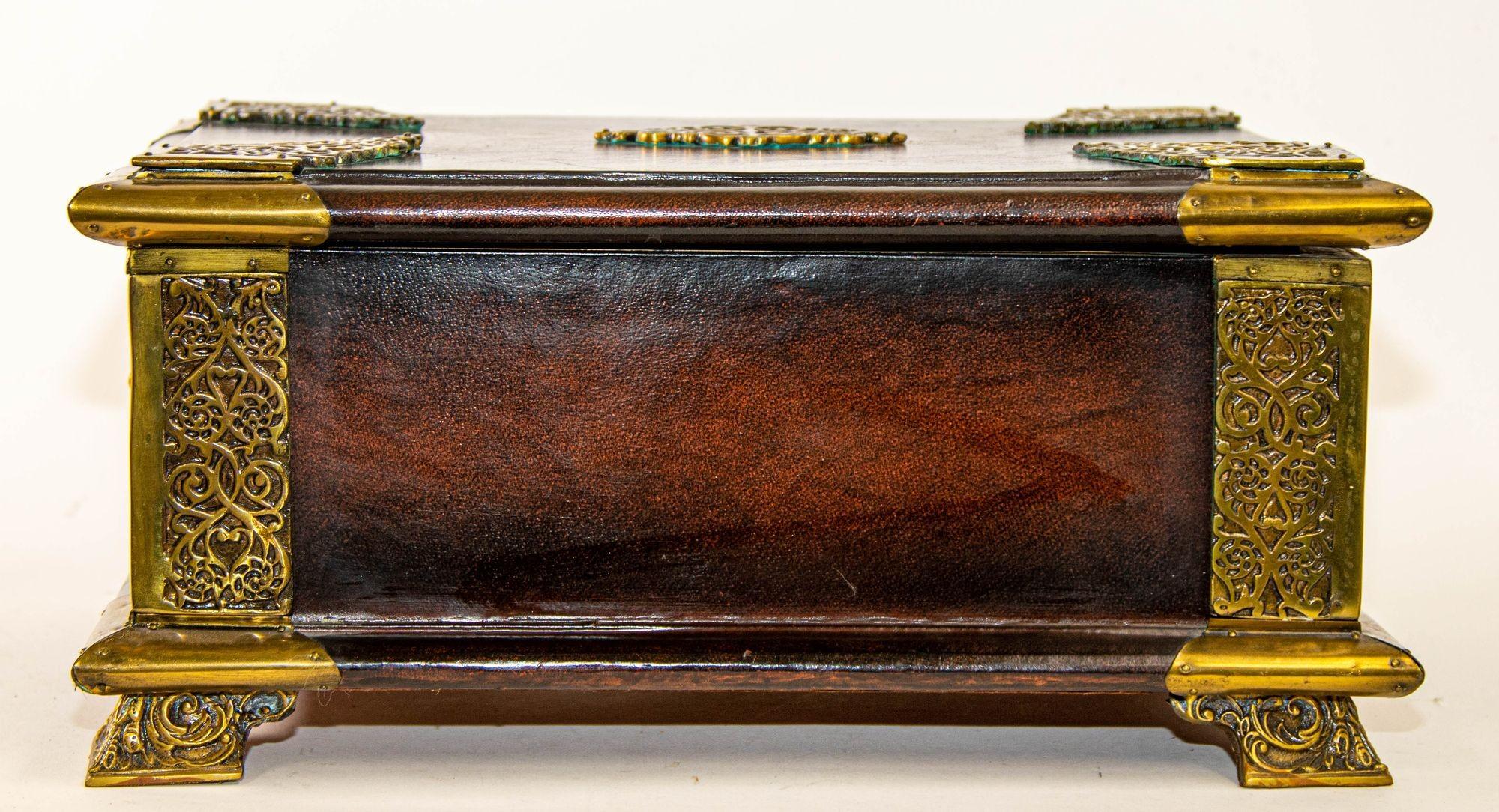 English  Regency Brown Wrapped Leather Brass Footed Table Box with Handles For Sale 5