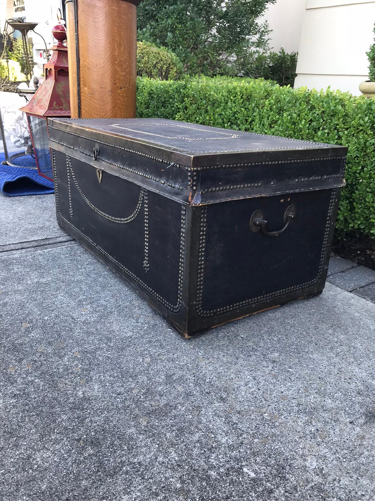 English Regency Camphor Wood and Black Leather Covered Trunk, circa 1810s-1820s In Good Condition For Sale In Atlanta, GA