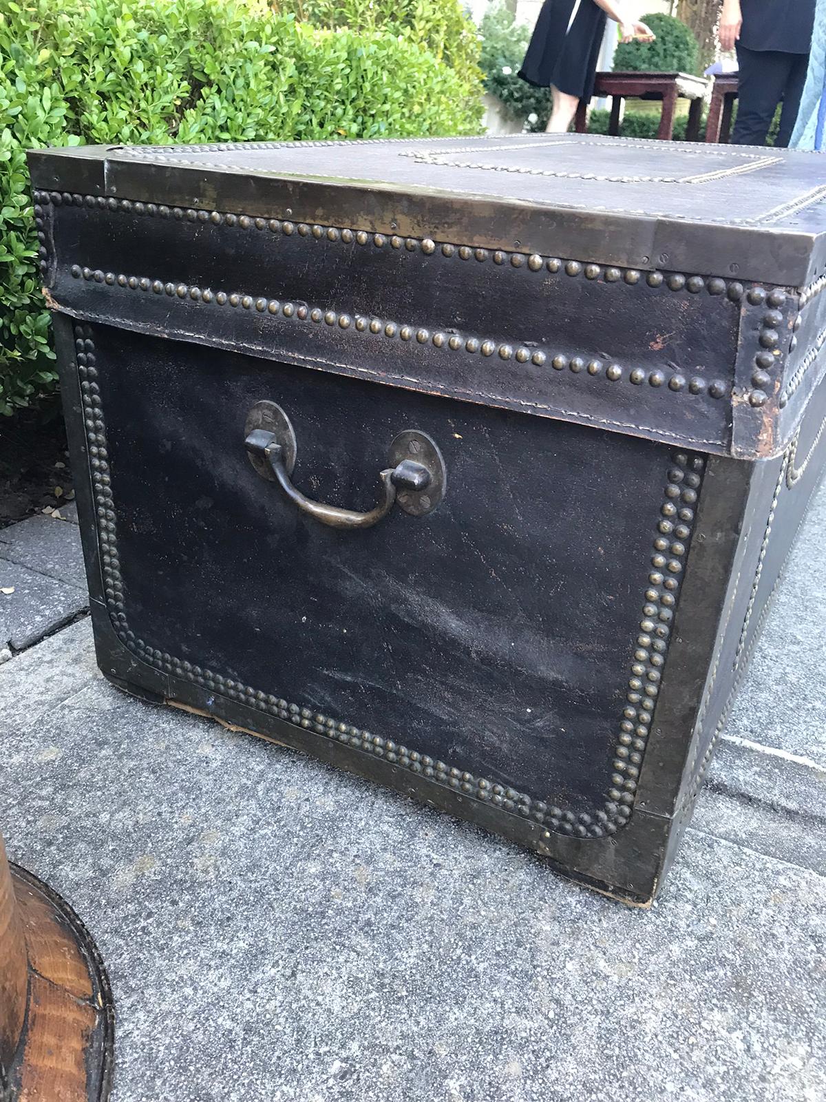 English Regency Camphor Wood and Black Leather Covered Trunk, circa 1810s-1820s For Sale 2