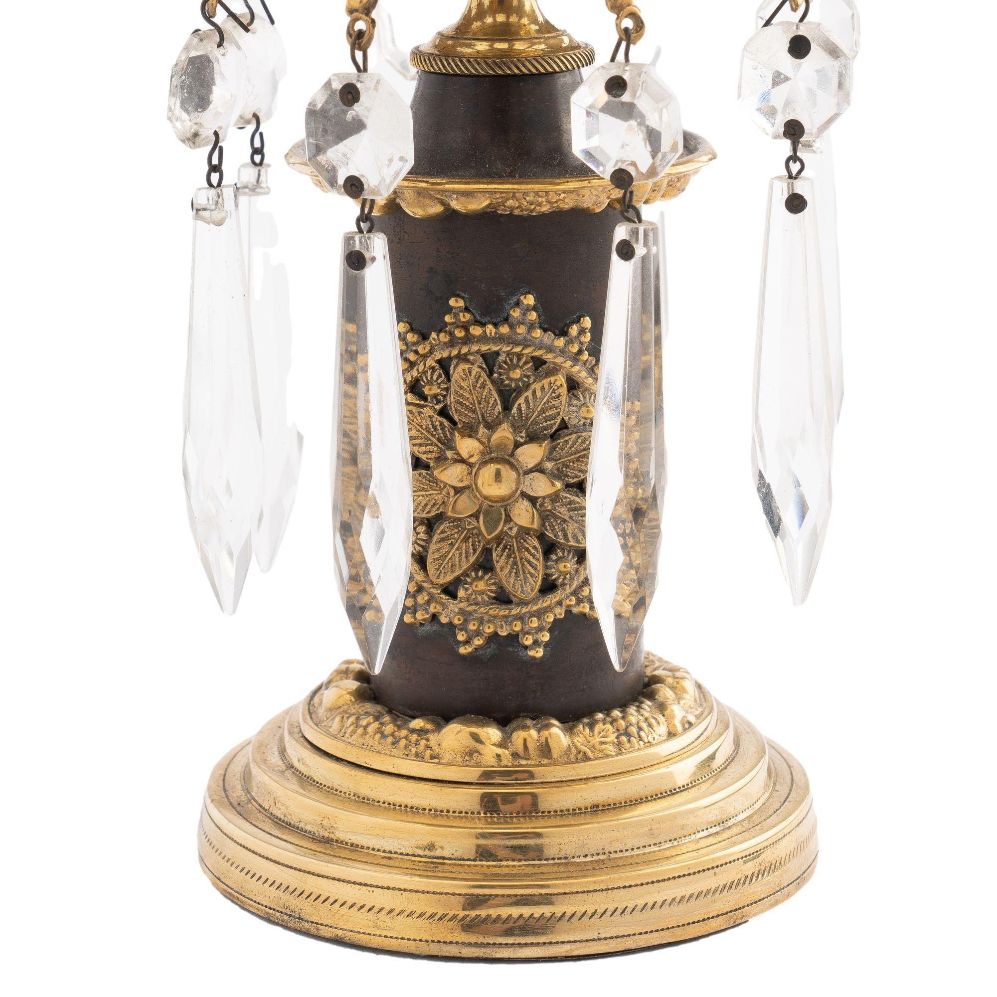 Englische Regency-Kerzenständer im Regency-Stil mit Glanzring und geschliffenen Glasläuern, um 1800 im Angebot 3