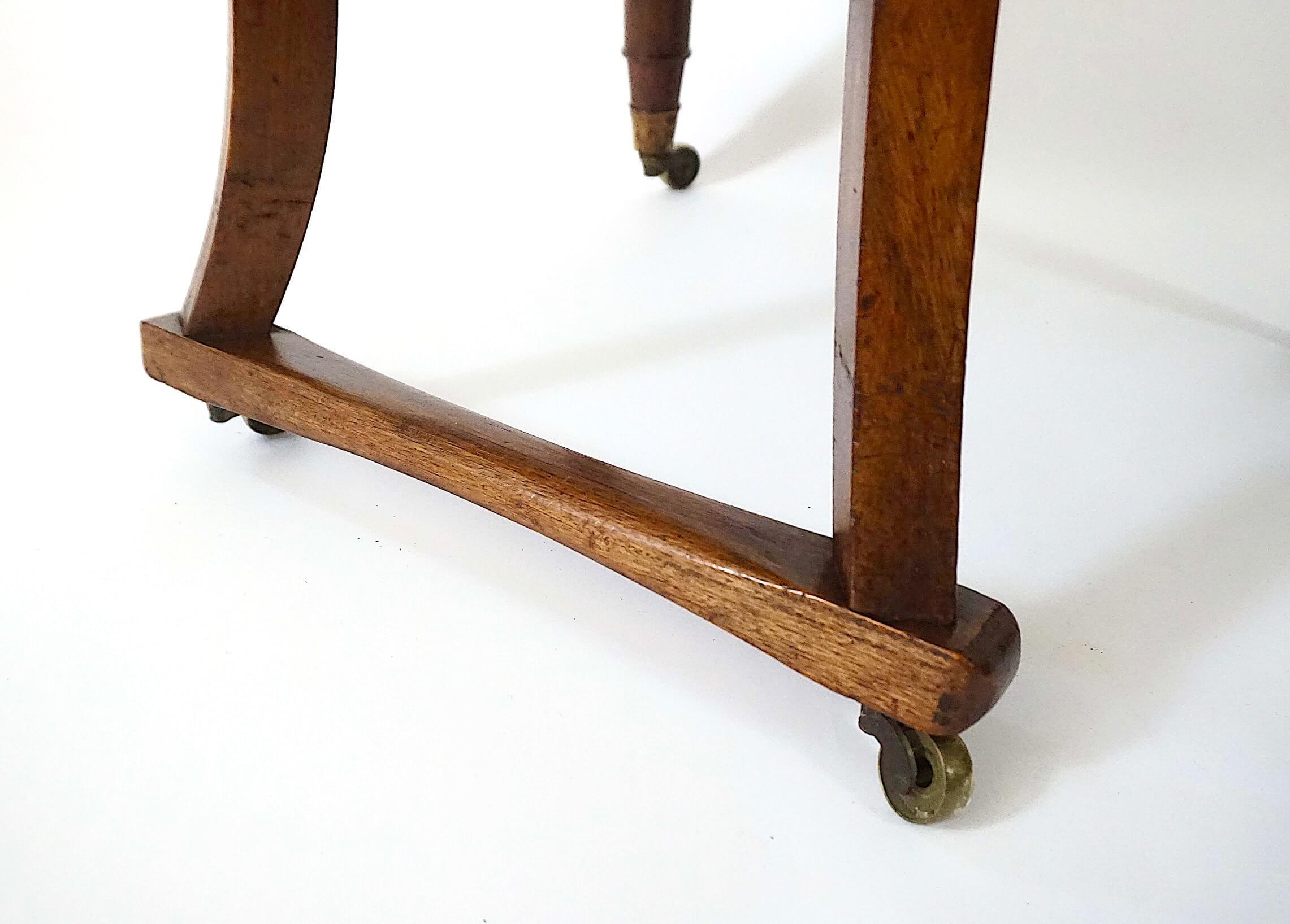 Poltrona o bergere di forma insolita in mogano, circa 1830, della Reggenza inglese, con canne. in vendita 2