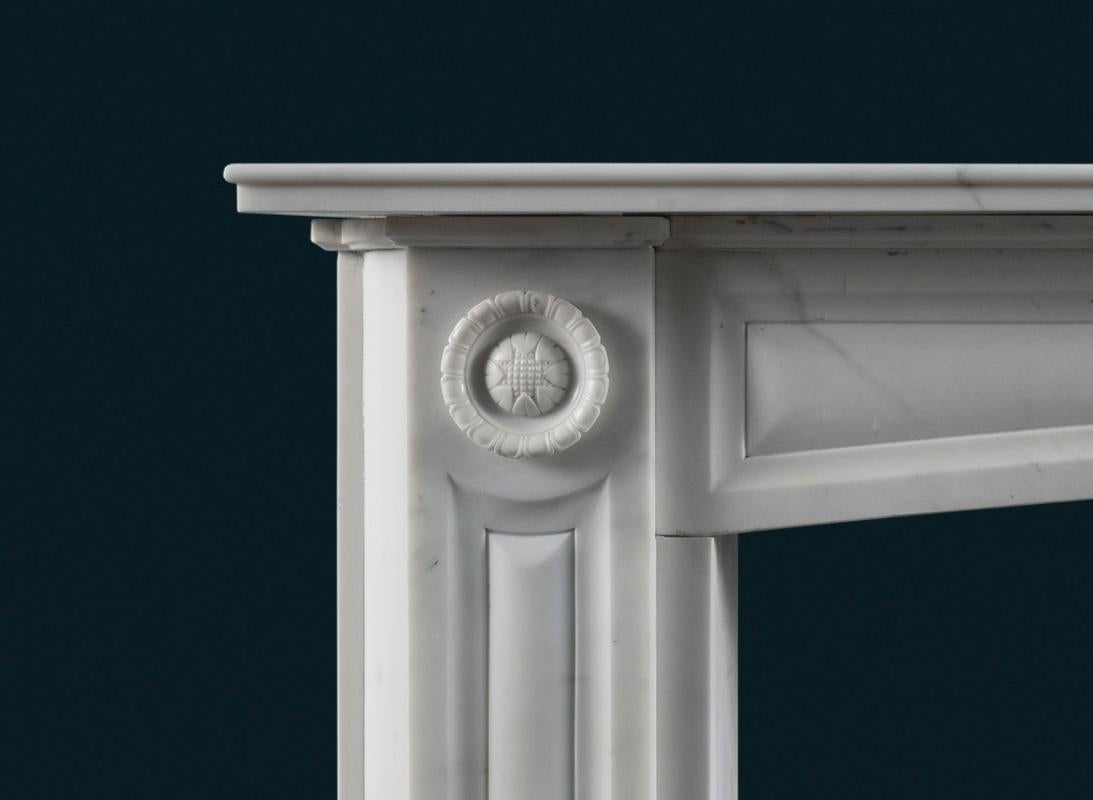 English Regency Carrara Marble Fireplace Surround In Good Condition For Sale In Twickenham, GB