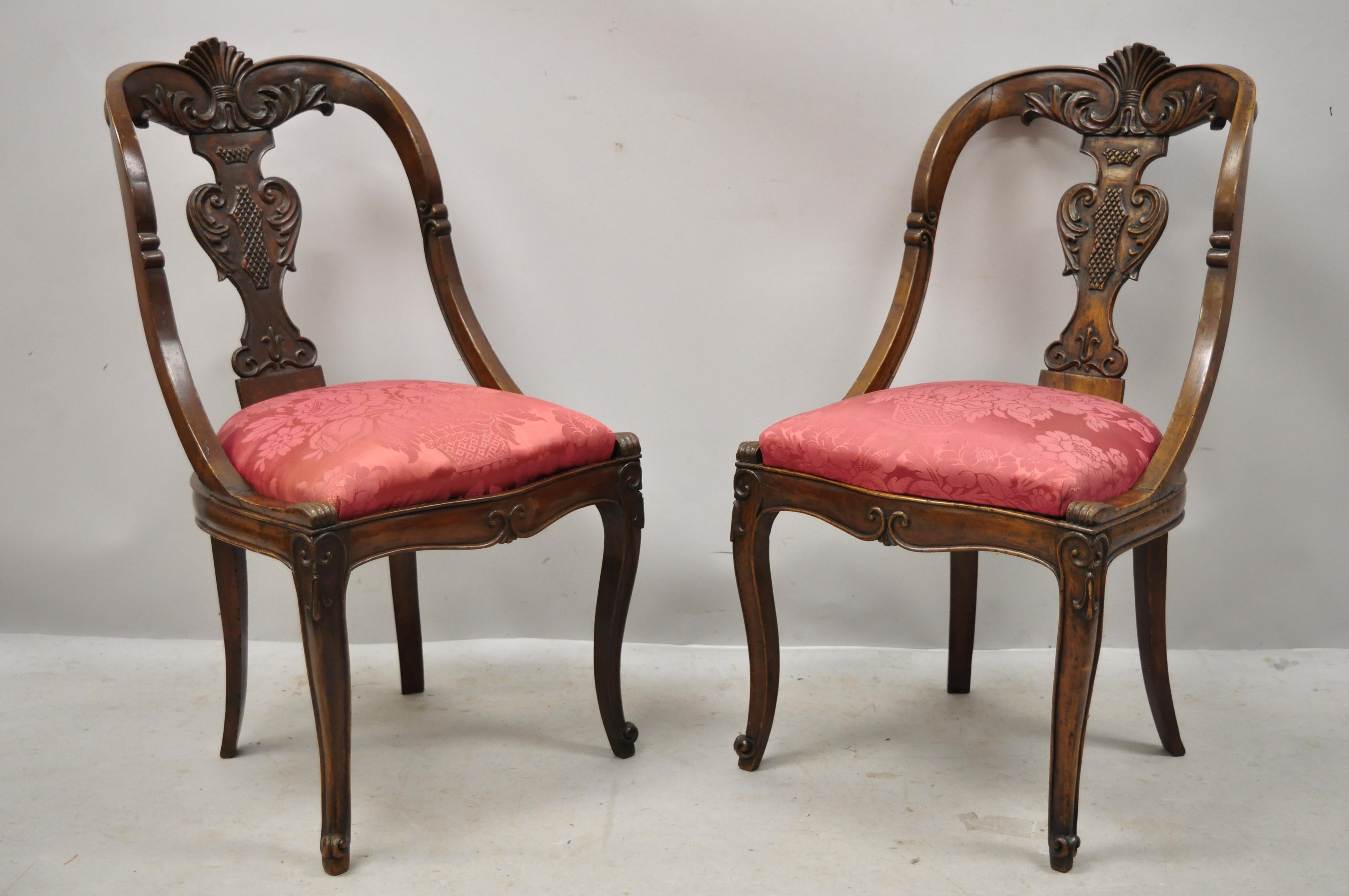 English Regency carved mahogany curved back dining side chairs - Set of 4. Set features drop seats, solid wood frames, nicely carved details, cabriole legs, very nice antique item, quality craftsmanship, circa late 19th century. Measurements: 35