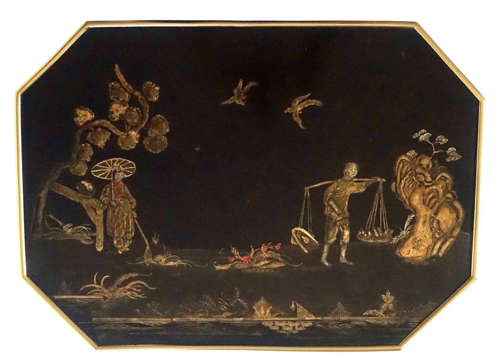 Eine schöne und sehr schicke circa 1820 Englisch Regency Periode Stand oder Beistelltisch mit Messing gebunden 17/18th Jahrhundert chinesischen Lackplatte auf geriffelten Sockel endet in Akanthusblättern Verbindung gadrooned Messing Kragen auf