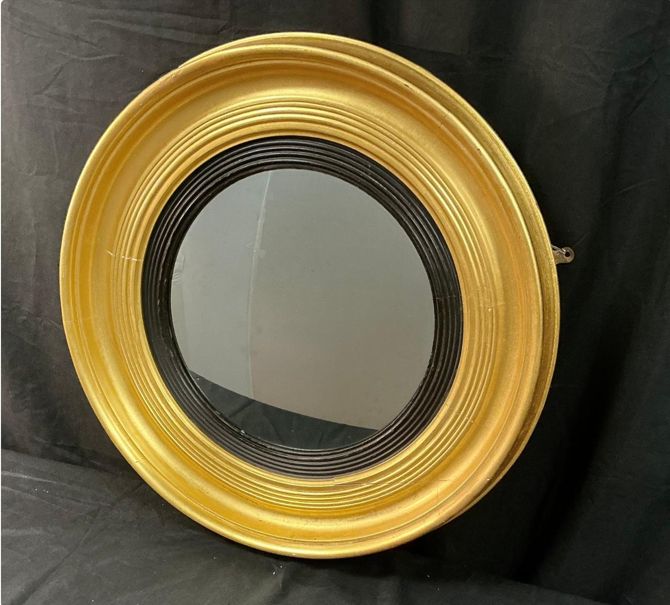 XIXe siècle Miroir de style Régence anglaise en bois doré convexe à œil de bœuf en vente