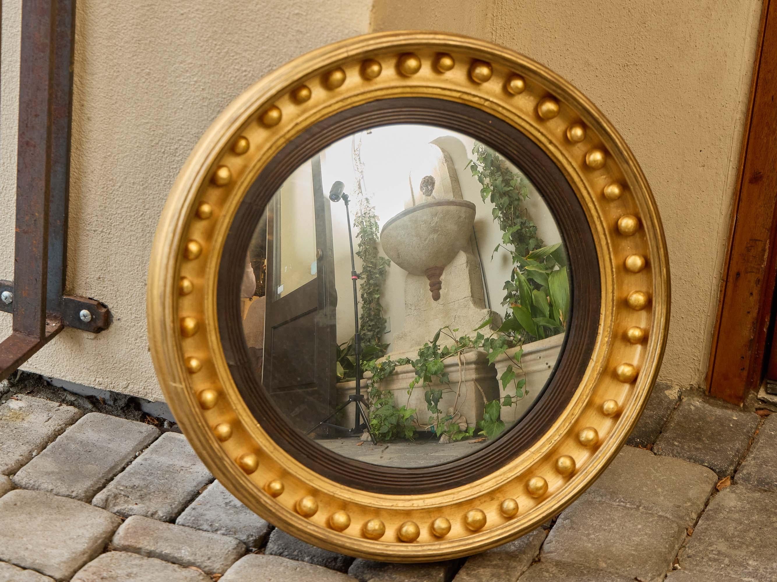 English Regency Convex Giltwood Mirror with Ebonized Reeding, 19th Century For Sale 8