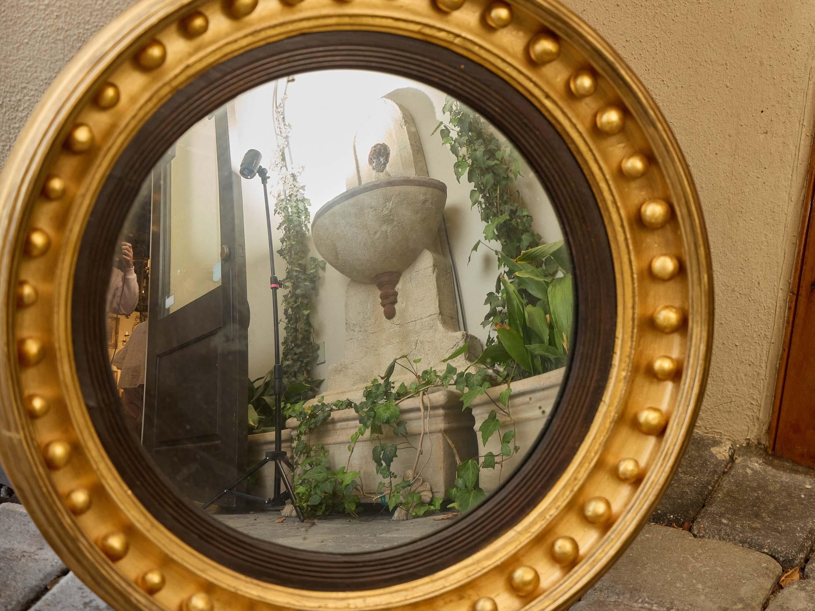 English Regency Convex Giltwood Mirror with Ebonized Reeding, 19th Century In Good Condition For Sale In Atlanta, GA