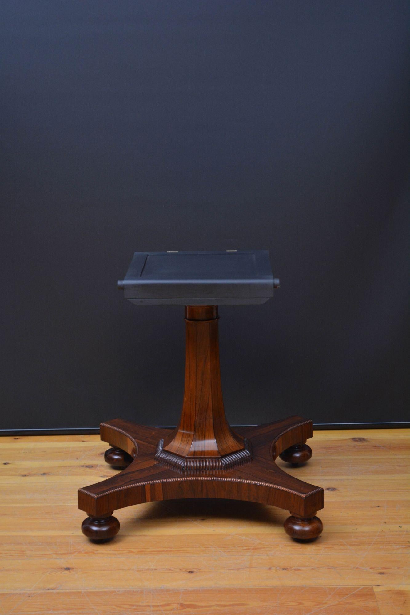 English Regency Dining Table / Centre Table in Rosewood For Sale 6