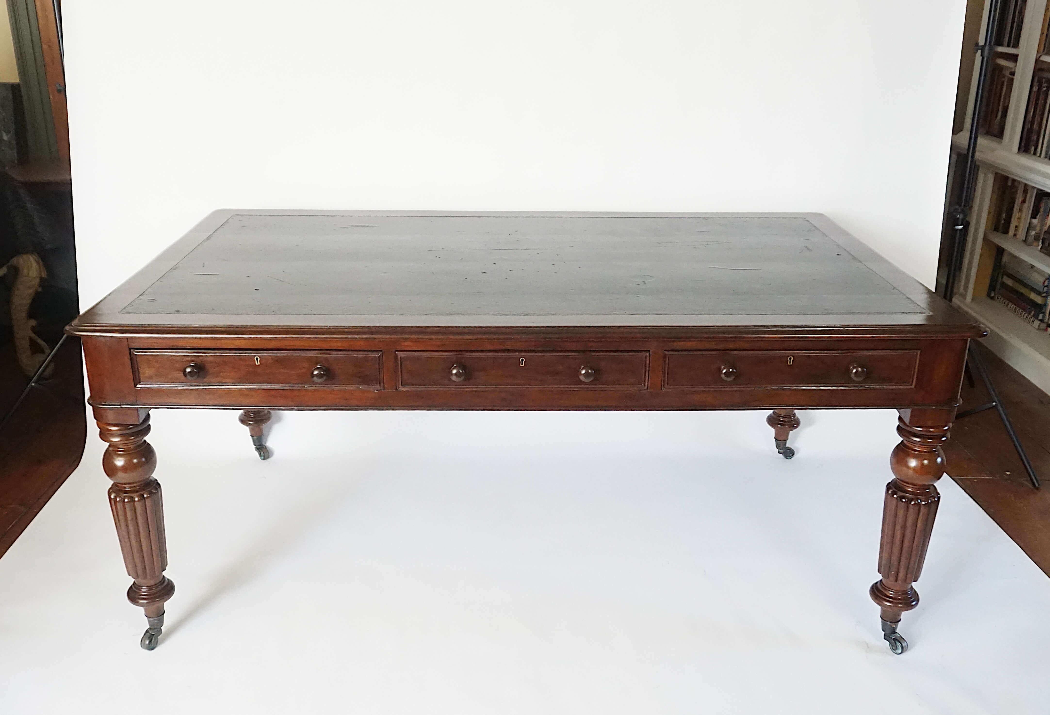 Mesa de biblioteca inglesa de caoba de doble cara de la Regencia de gran escala, hacia 1830 en Bueno estado para la venta en Kinderhook, NY