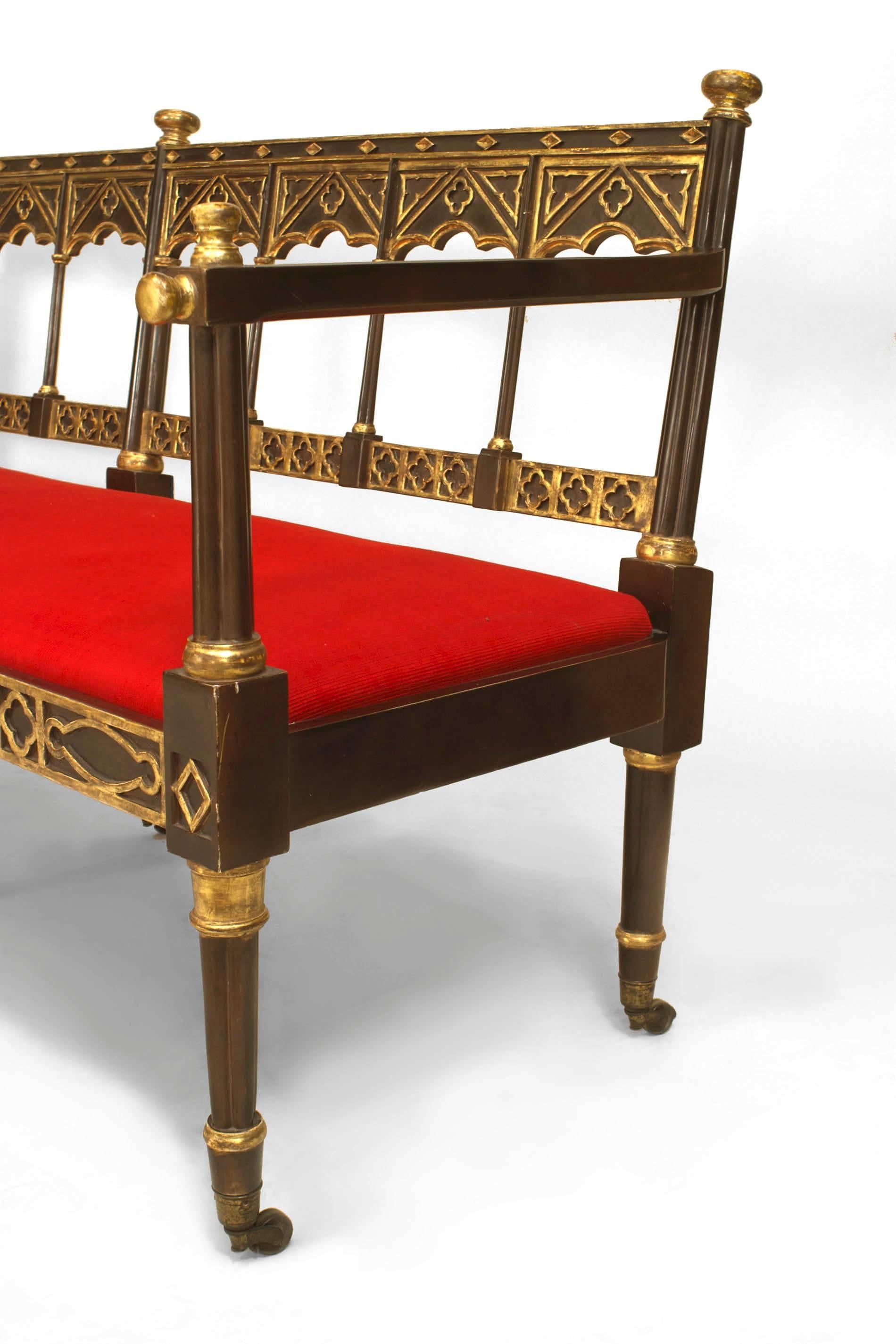 British English Regency Lattice and Red Upholstered Settee For Sale