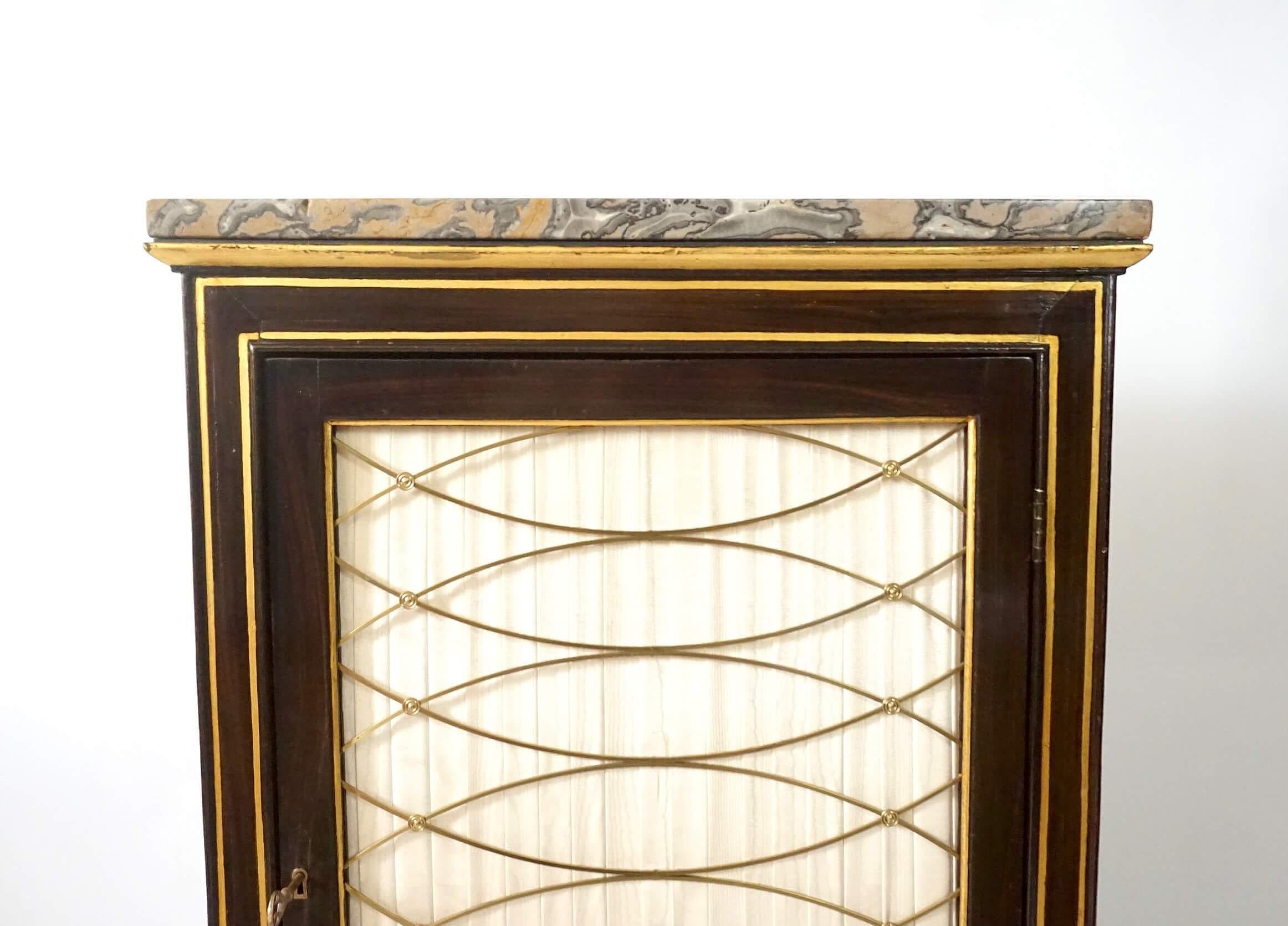 XIX secolo Armadio nano inglese Regency in palissandro finto dipinto, circa 1820 in vendita