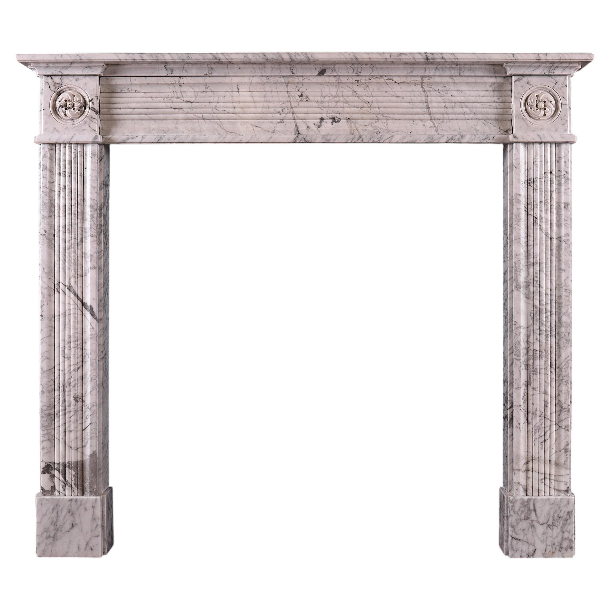 Englischer Regency-Kamin aus Carrara-Marmor, Design des frühen 19. Jahrhunderts