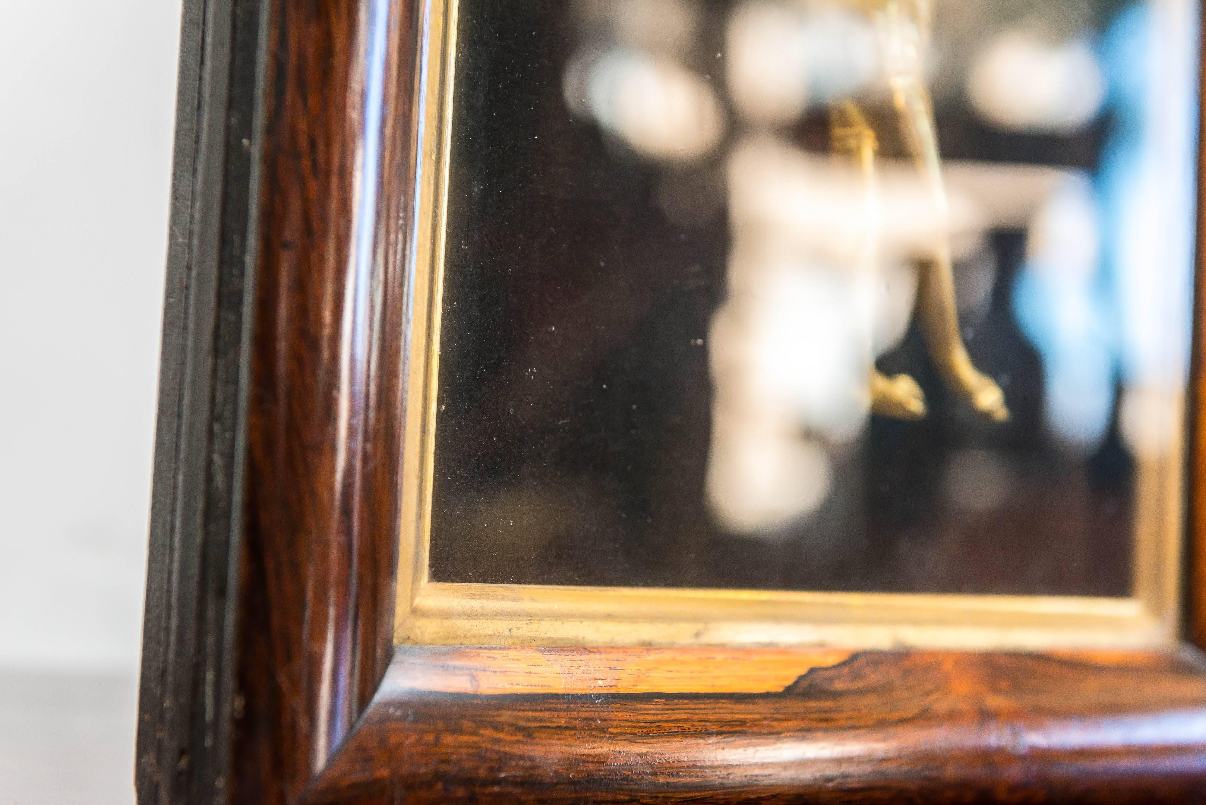 Regency Figure encadrée de style Régence anglaise, dorée à la main et repoussée, en cuivre, représentant un acteur exotique en vente