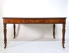 Tavolo da biblioteca inglese Regency George IV in Oak e radica di noce, circa 1825