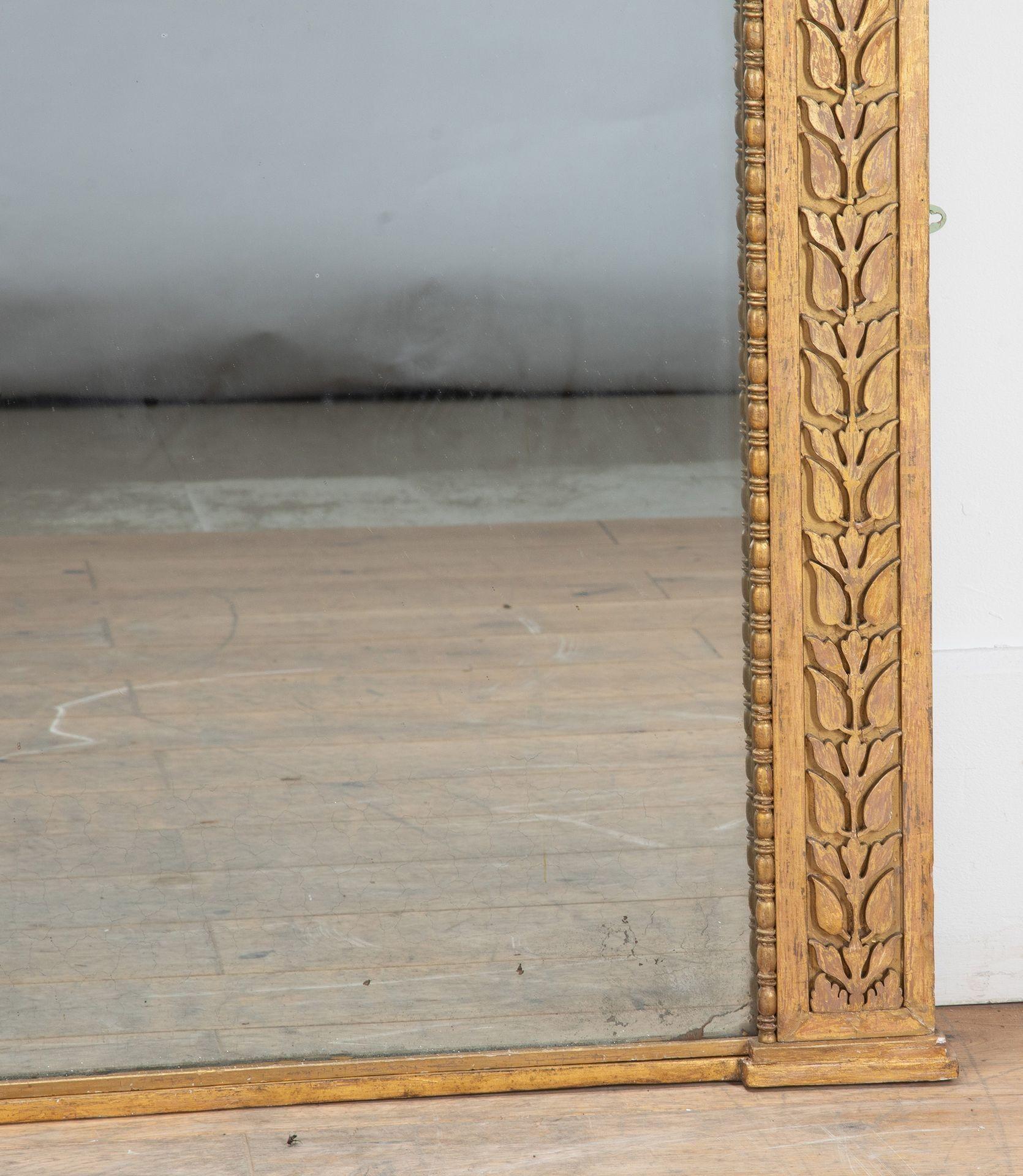 Miroir de style Régence anglaise en bois doré en vente 2