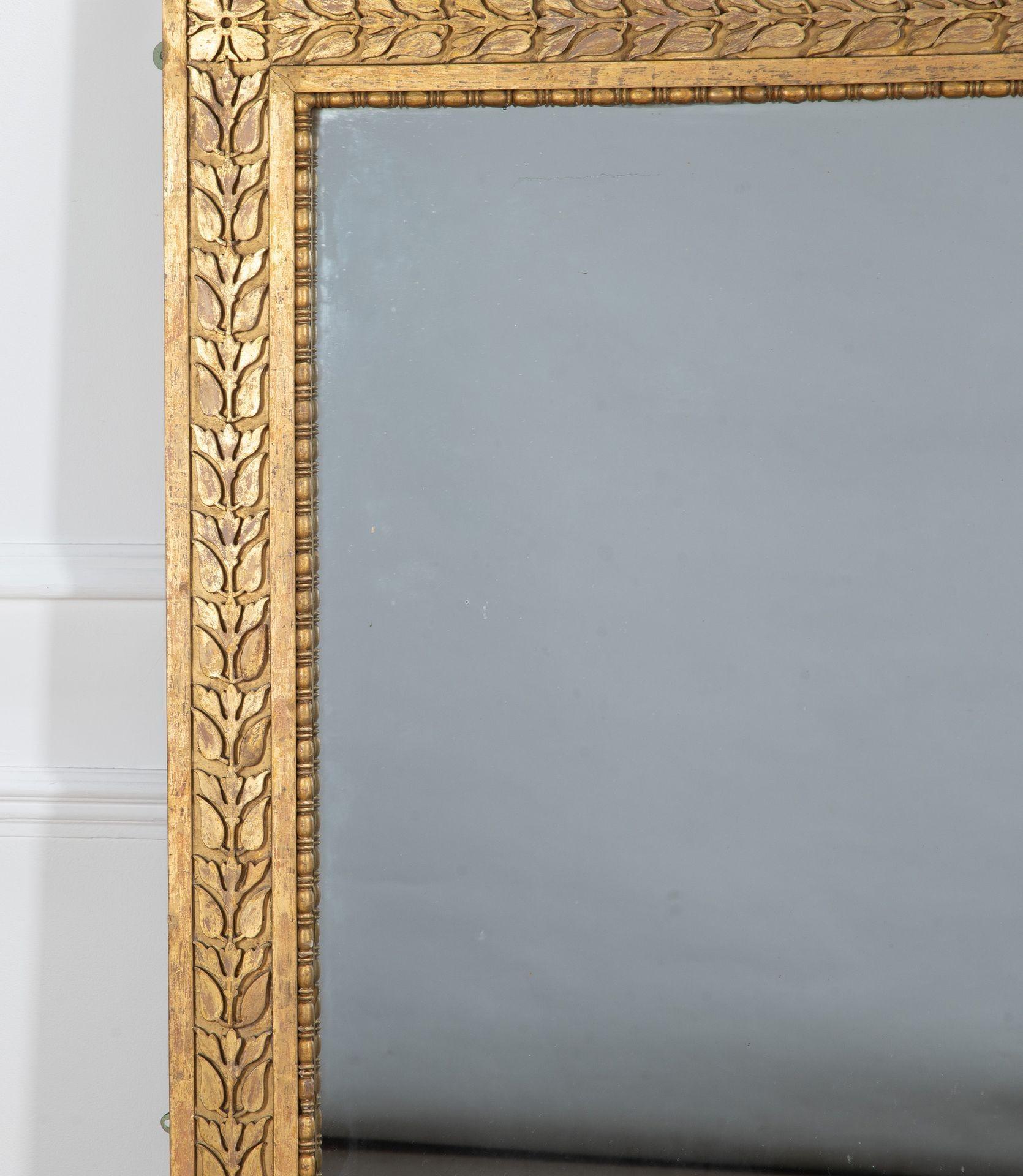 Miroir de style Régence anglaise en bois doré en vente 4
