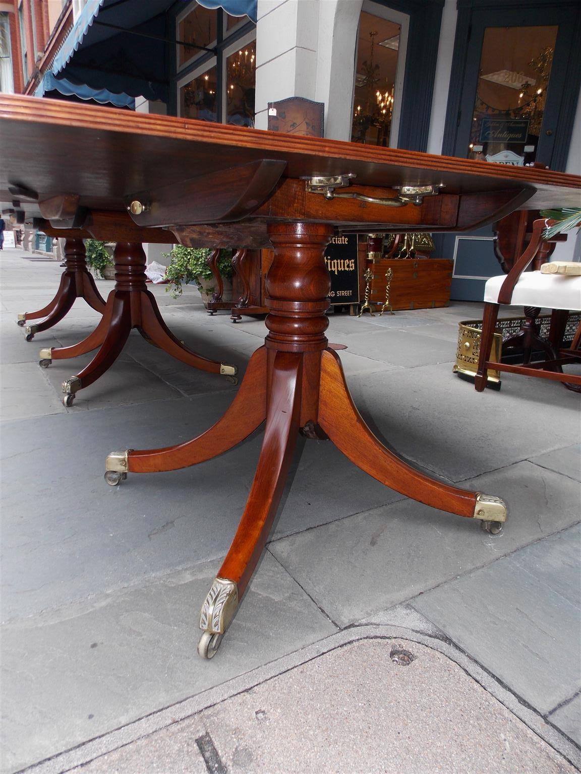 English Regency Honduras Mahogany Triple Pedestal Dining Room Table, Circa 1810 In Excellent Condition In Hollywood, SC