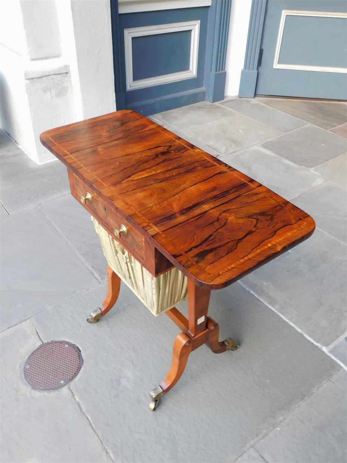 Table à couture incrustée Kingswood de style English Regency avec Orig. Roulettes 1810 en vente 3