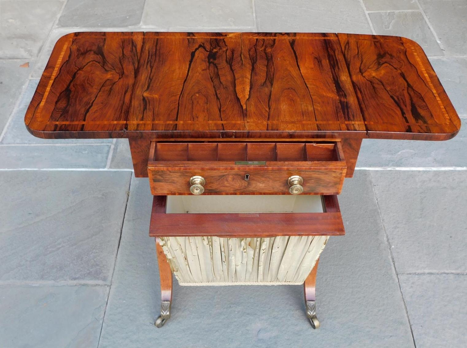 Table à couture incrustée Kingswood de style English Regency avec Orig. Roulettes 1810 en vente 6