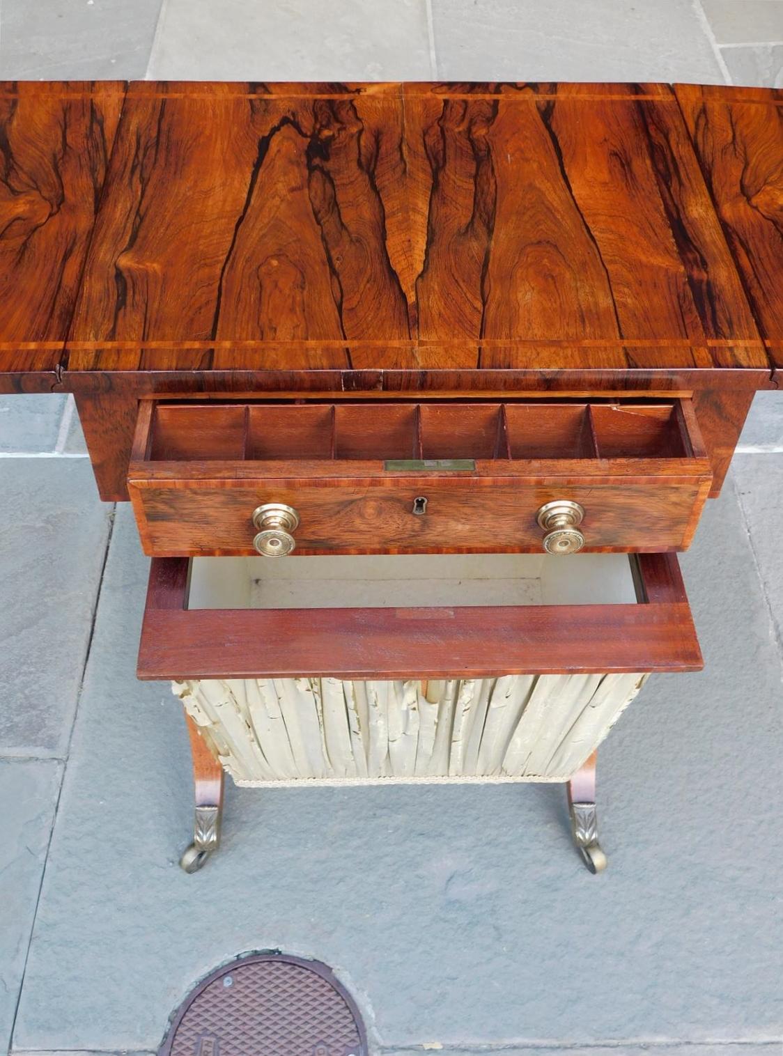 Table à couture incrustée Kingswood de style English Regency avec Orig. Roulettes 1810 en vente 7