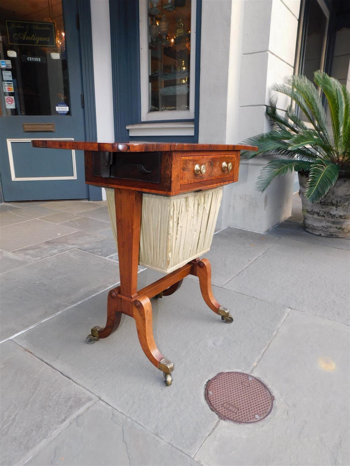 Table à couture incrustée Kingswood de style English Regency avec Orig. Roulettes 1810 en vente 9