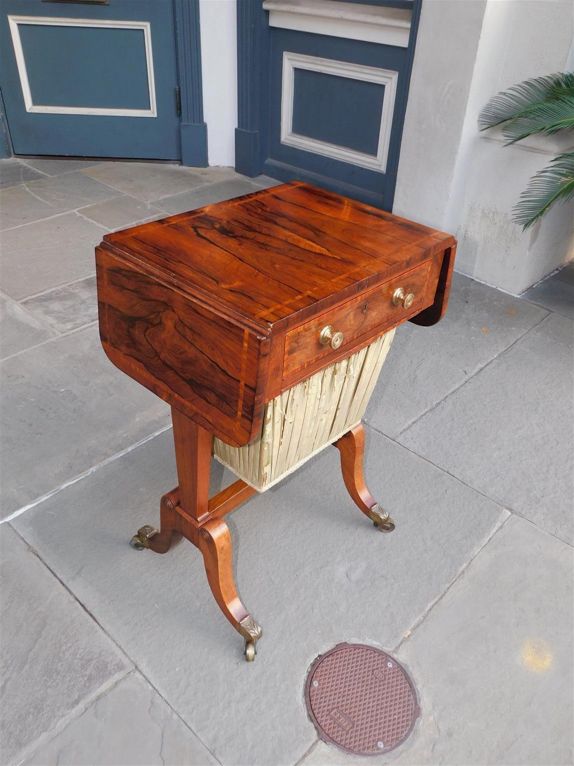 Anglais Table à couture incrustée Kingswood de style English Regency avec Orig. Roulettes 1810 en vente