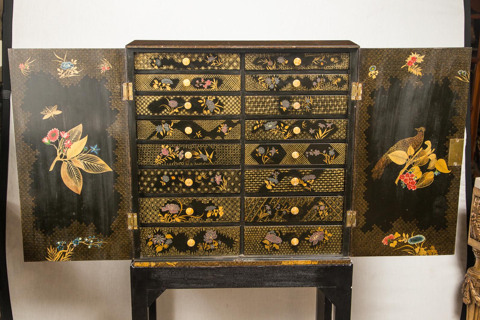 English Regency Lacquered Cabinet on Stand In Good Condition In Woodbury, CT