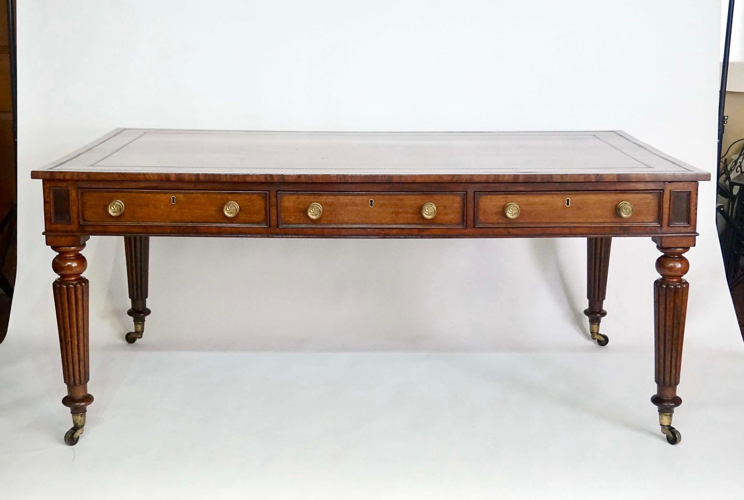 English Regency Large Scale Mahogany Library Table, Gillows, circa 1820 In Good Condition In Kinderhook, NY