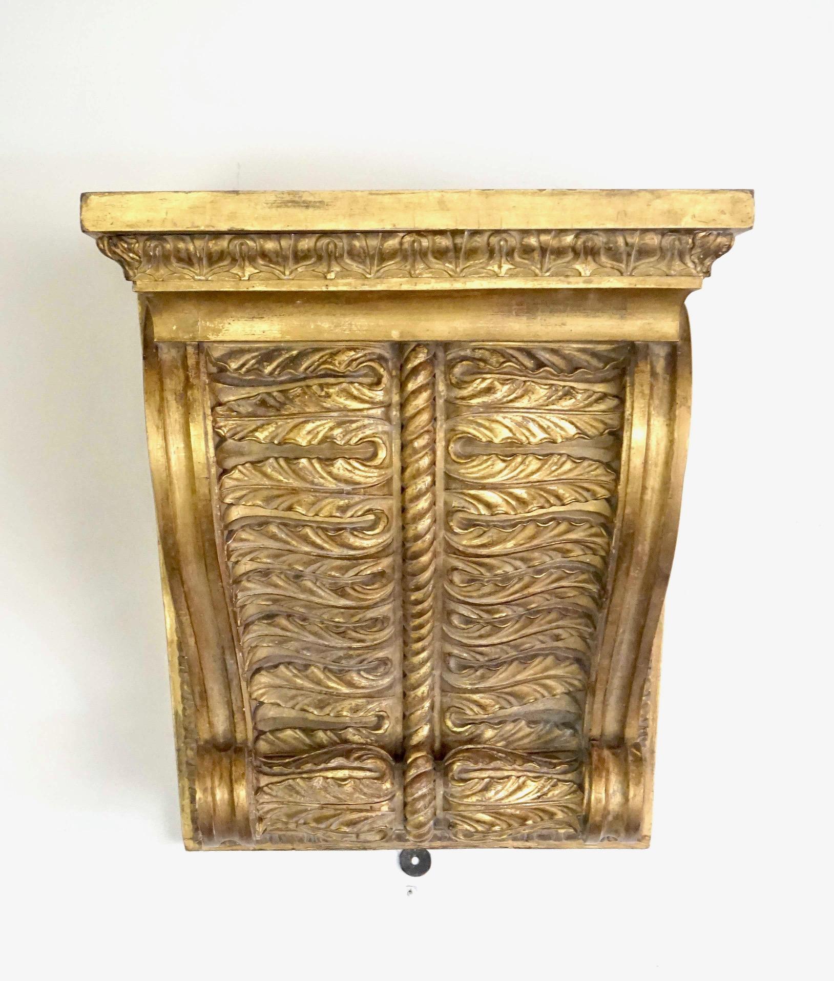 Ménsula de pared neoclásica inglesa de madera dorada a gran escala de la Regencia, hacia 1825 siglo XIX en venta