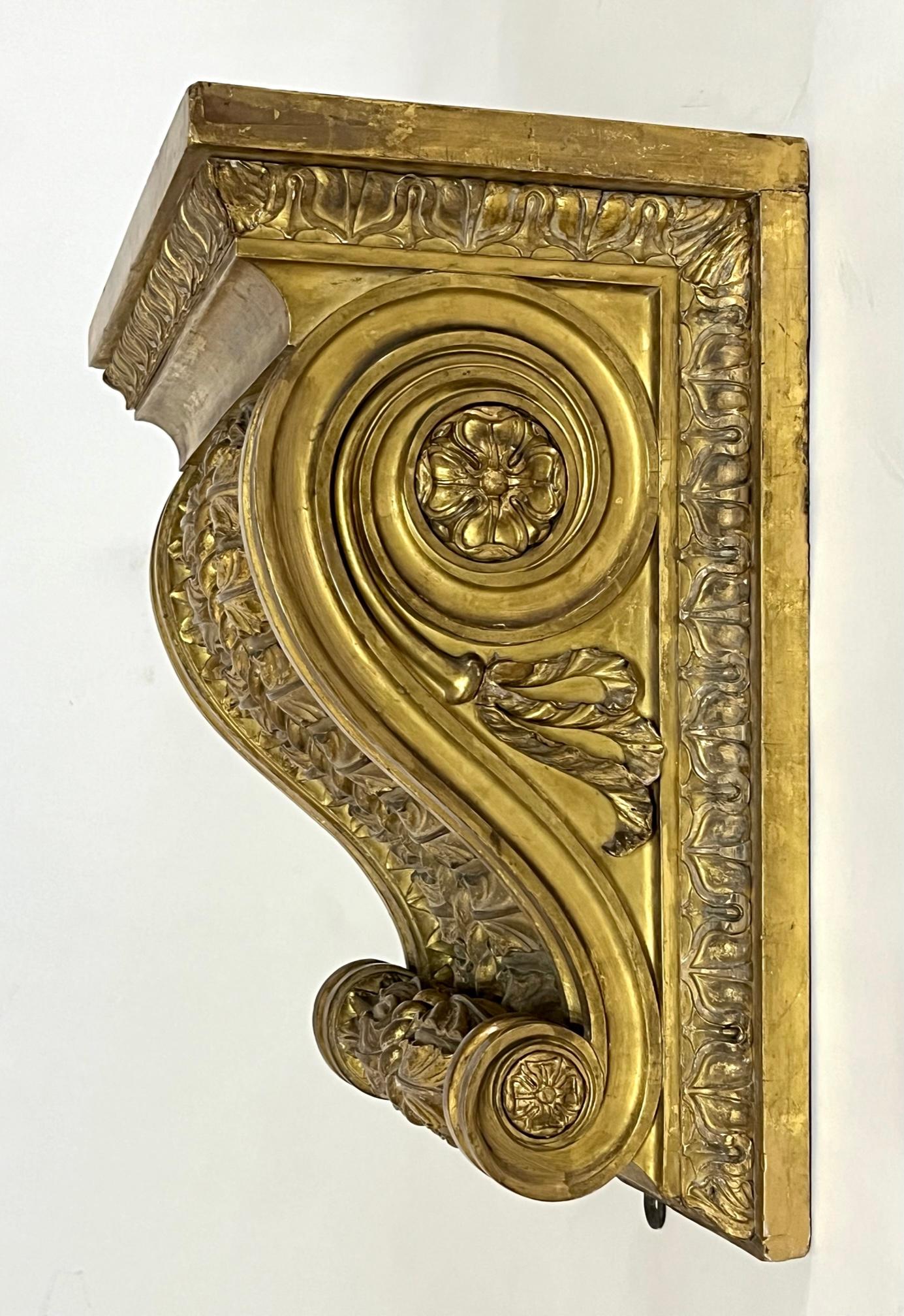 English Regency Large Scale Neoclassical Giltwood Wall Bracket, circa 1825 For Sale 4