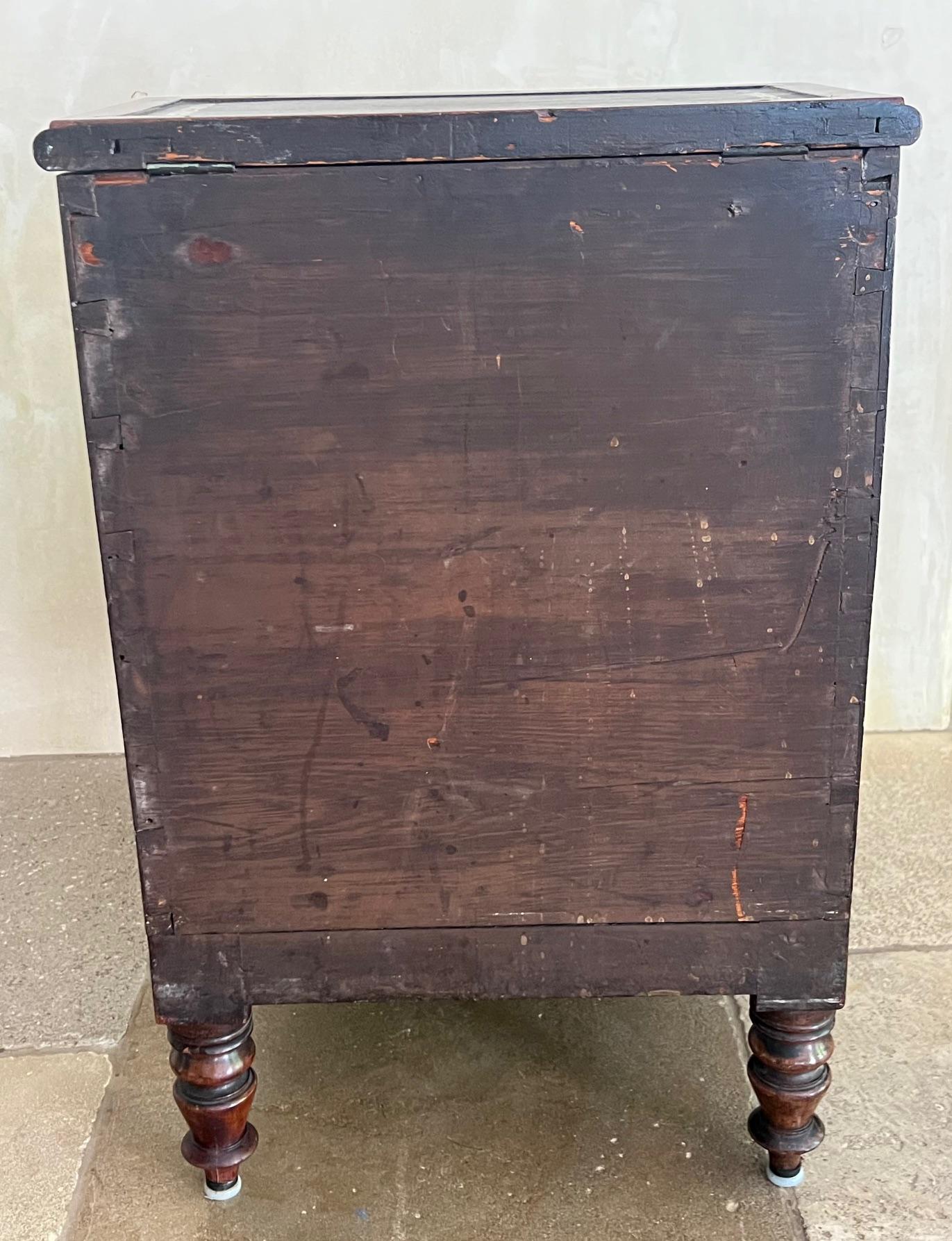 Steps de style English Regency couvertes de cuir avec rangement, vers 1810 en vente 8