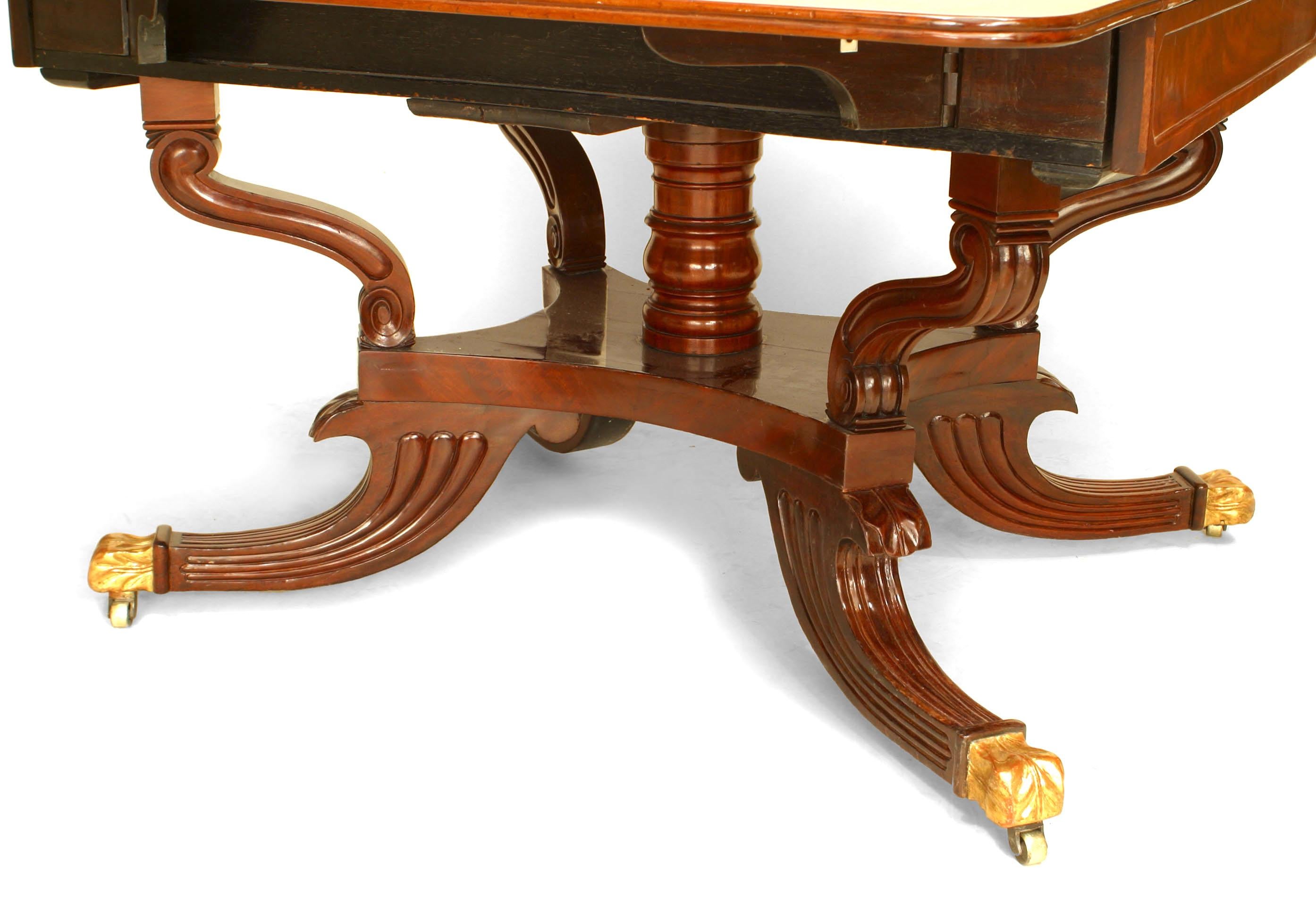 Regency Table de salle à manger en acajou et doré de style Régence anglaise en vente