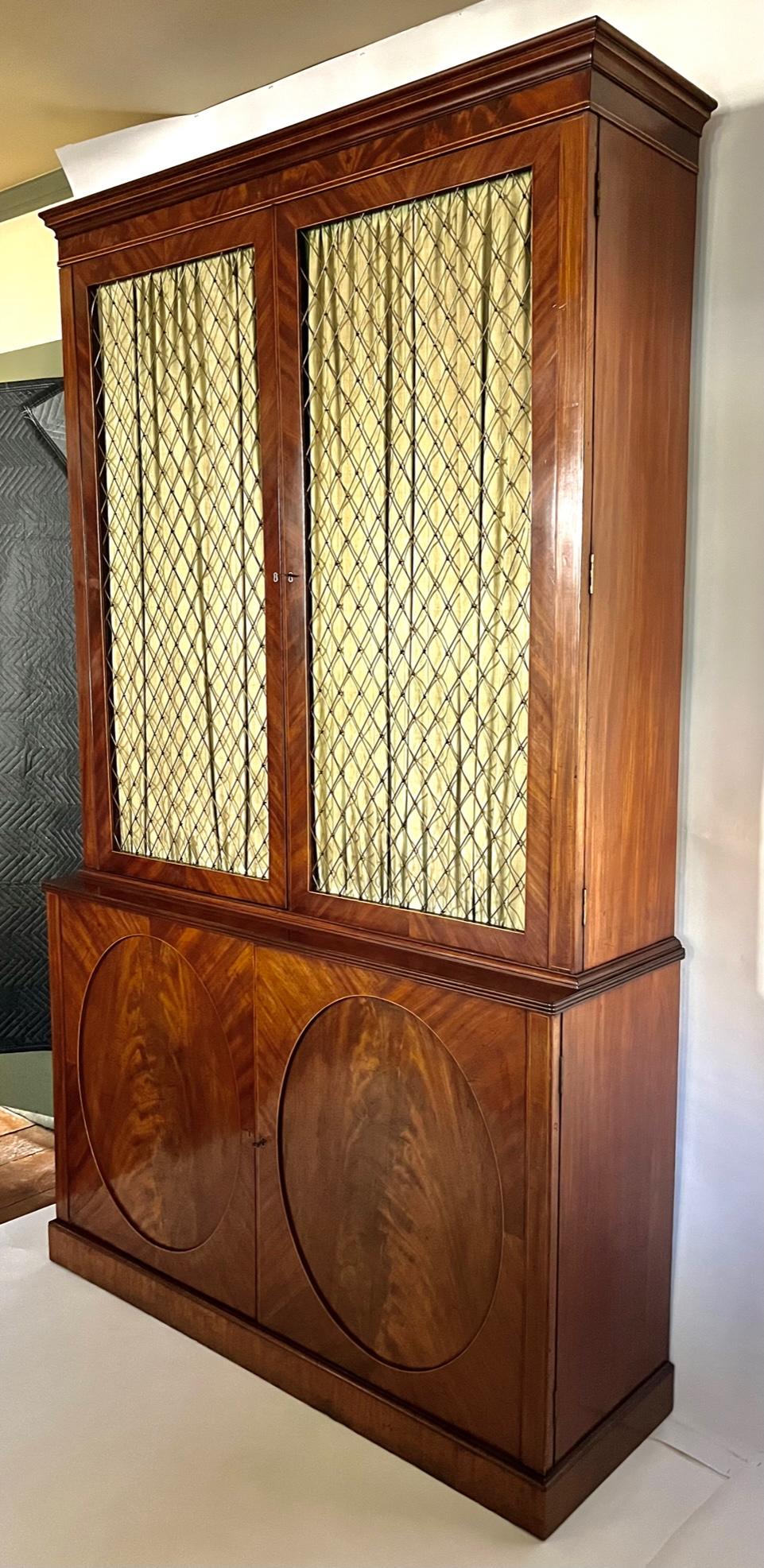 English Regency Mahogany and Satinwood Grille Door Press Cabinet, circa 1810 In Good Condition In Kinderhook, NY