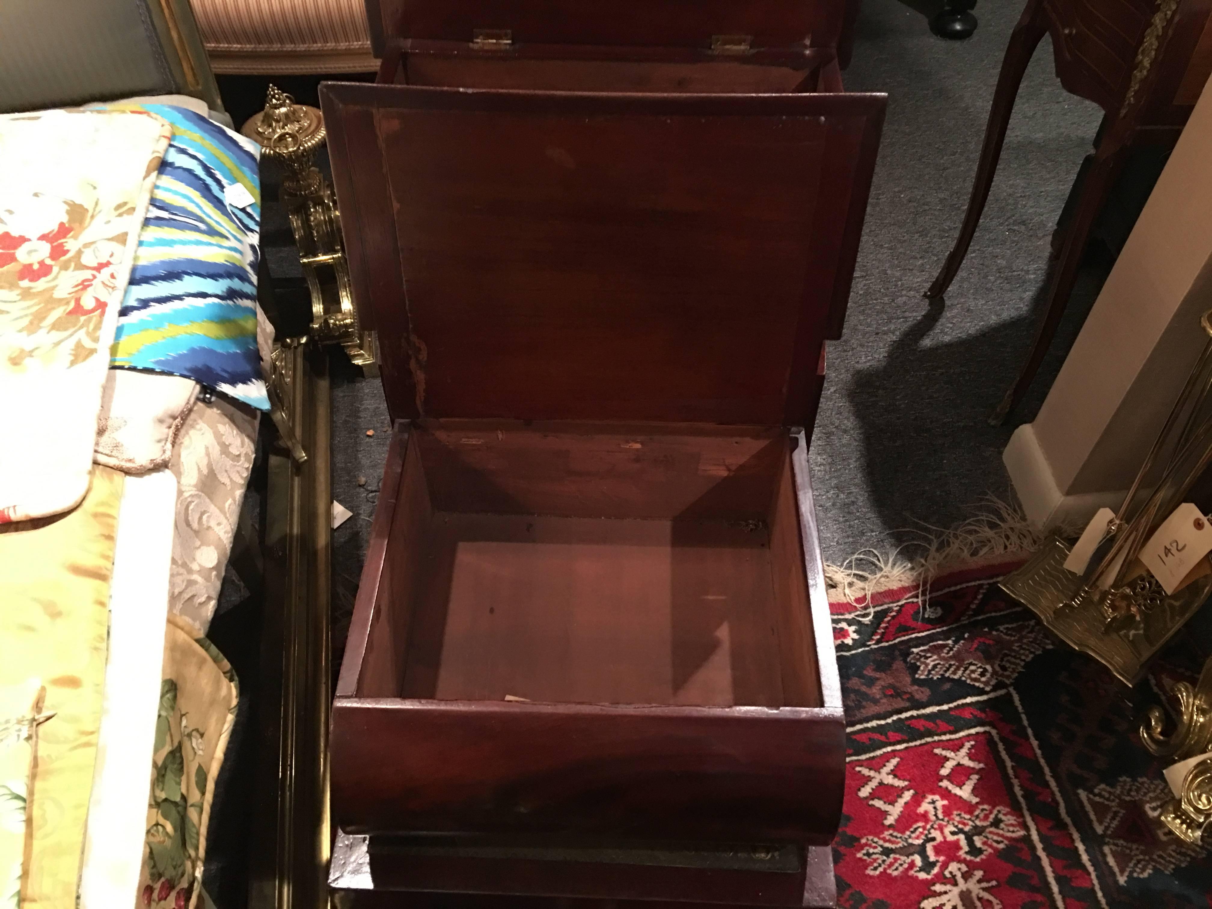English Regency Mahogany Bed Step Commode Flip Top for Storage, 19th Century In Good Condition In Savannah, GA